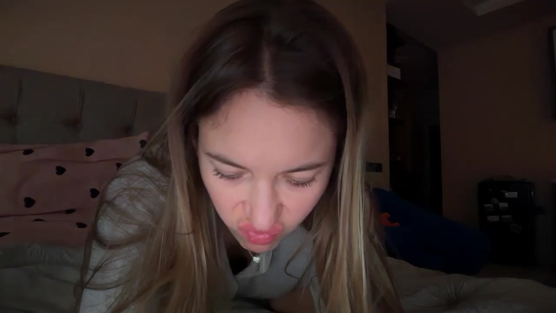 Gallery image thumbnail from SkySunFlower's myfreecams stream on, 01/09/2025, 13:32 image 8 of 20