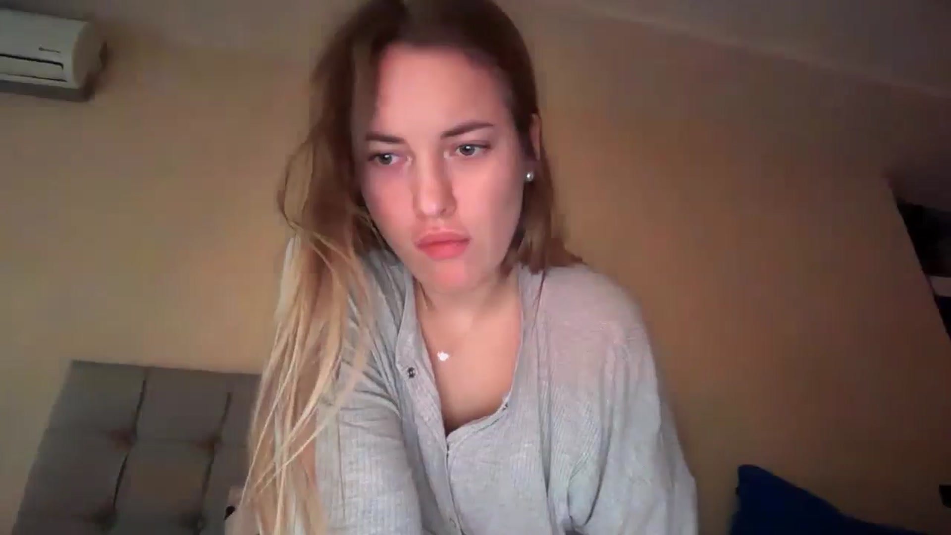 Gallery image thumbnail from SkySunFlower's myfreecams stream on, 01/09/2025, 13:32 image 15 of 20