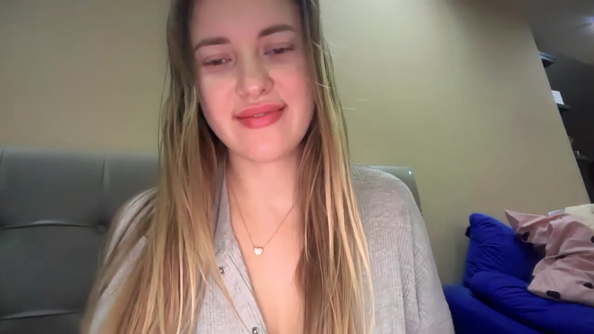 Gallery image thumbnail from SkySunFlower's myfreecams stream on, 01/09/2025, 23:36 image 5 of 20