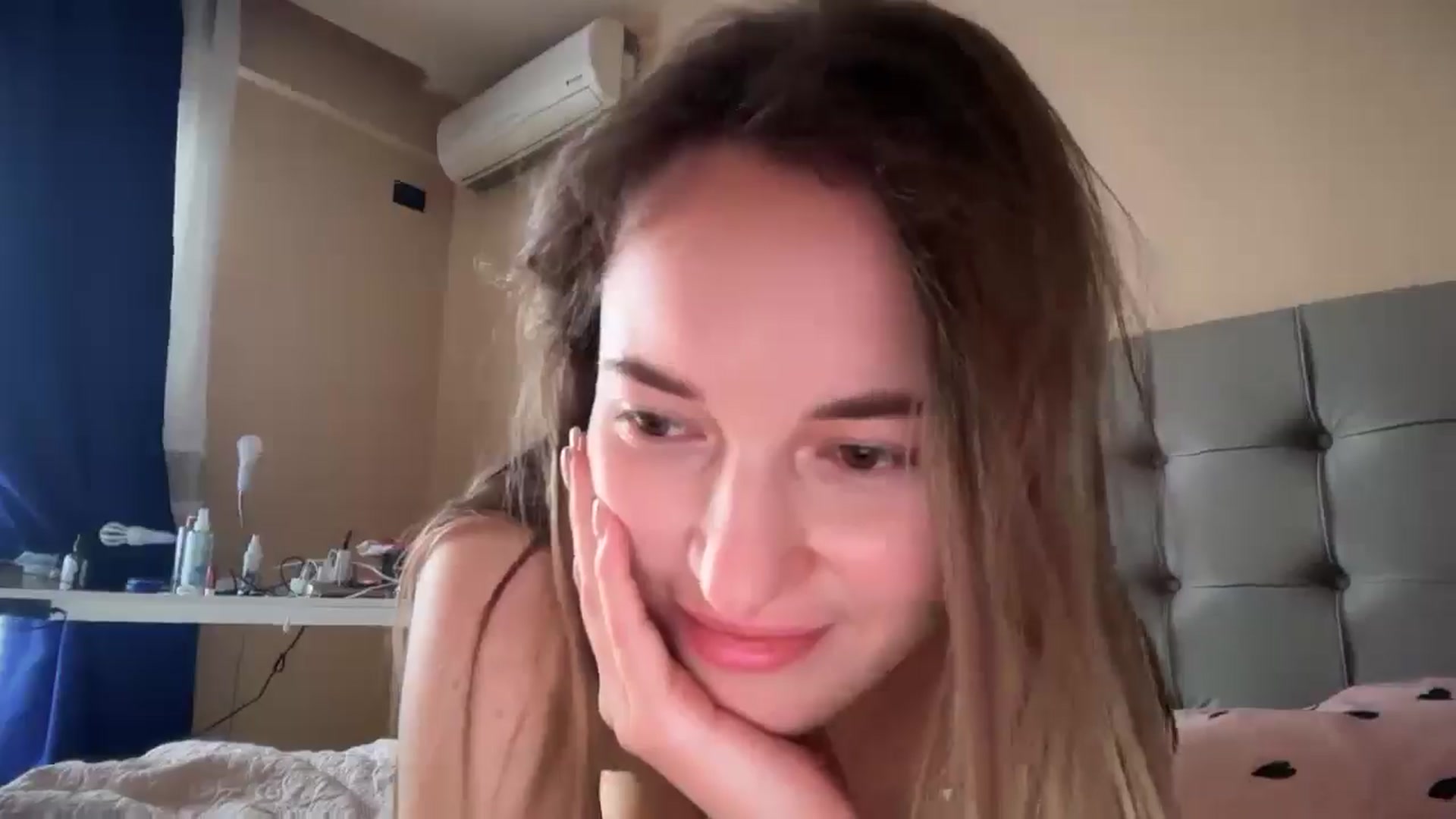 Gallery image thumbnail from SkySunFlower's myfreecams stream on, 01/10/2025, 10:19 image 13 of 20