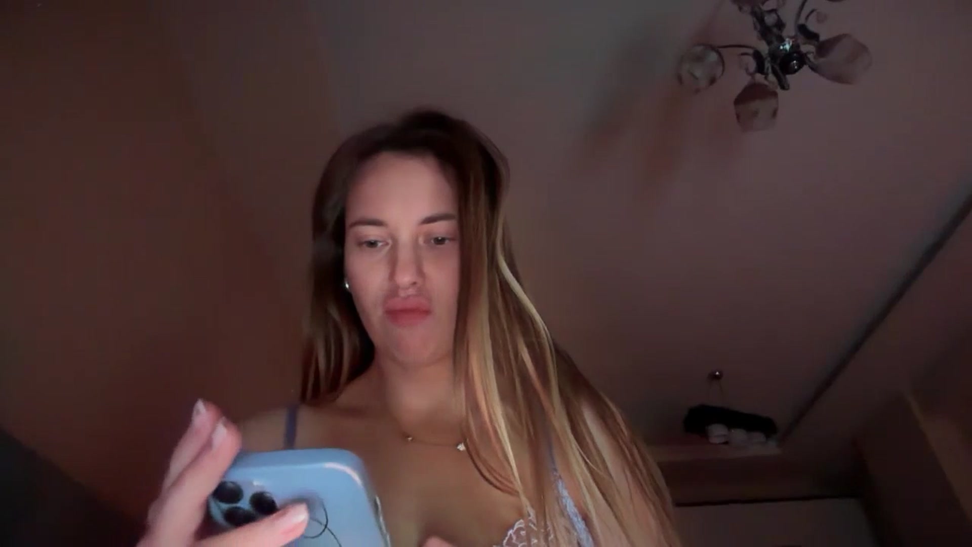 Gallery image thumbnail from SkySunFlower's myfreecams stream on, 01/10/2025, 11:15 image 15 of 20