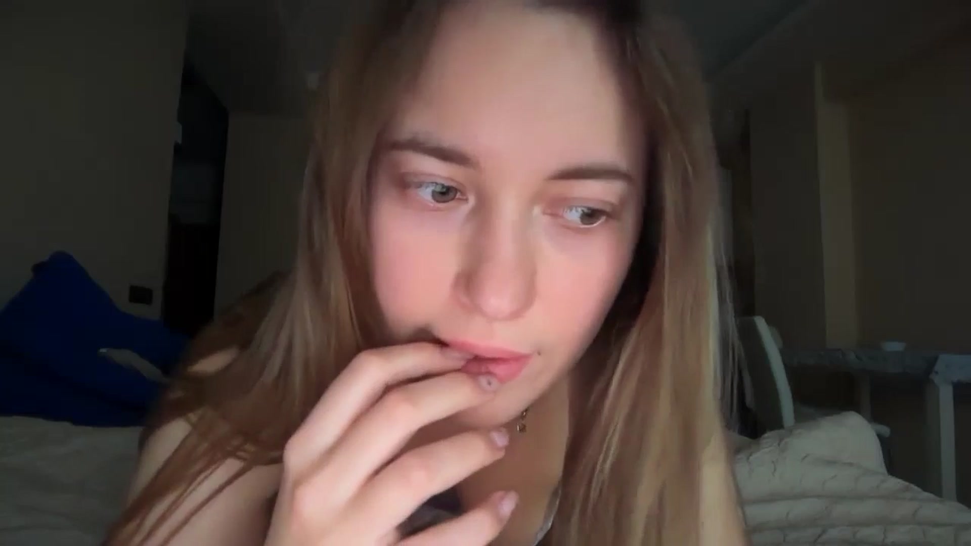 Gallery image thumbnail from SkySunFlower's myfreecams stream on, 01/11/2025, 13:08 image 12 of 20