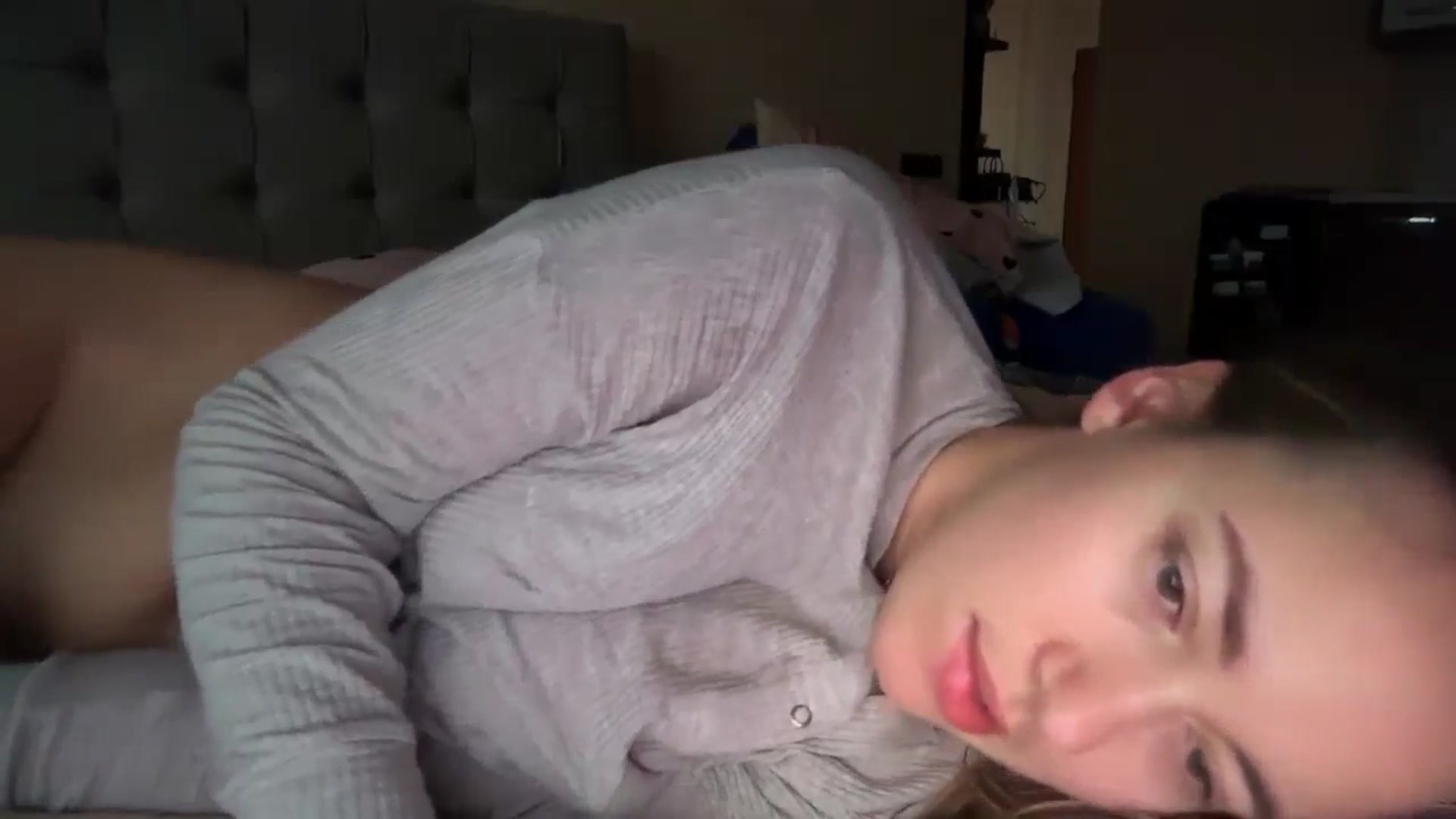 Gallery image thumbnail from SkySunFlower's myfreecams stream on, 01/12/2025, 10:25 image 17 of 20