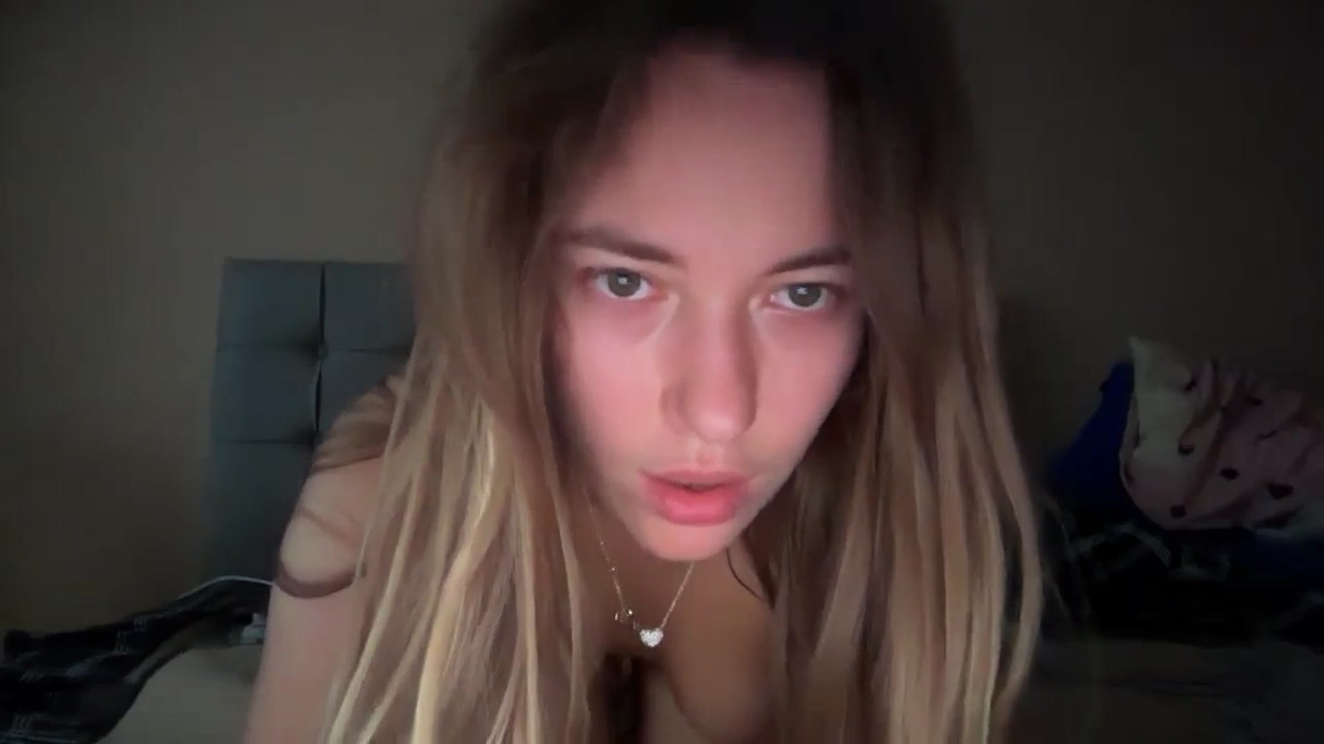 Gallery image thumbnail from SkySunFlower's myfreecams stream on, 01/12/2025, 11:42 image 16 of 20