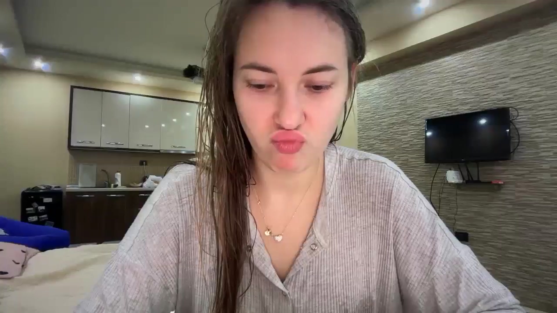 Gallery image thumbnail from SkySunFlower's myfreecams stream on, 01/12/2025, 13:01 image 3 of 20