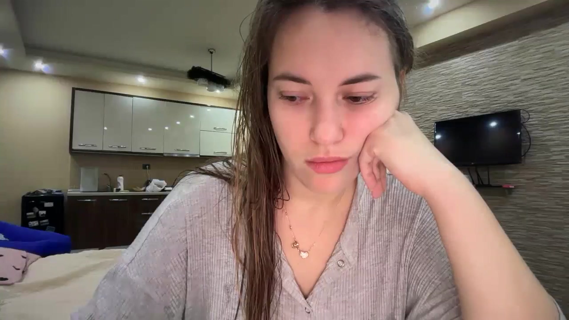 Gallery image thumbnail from SkySunFlower's myfreecams stream on, 01/12/2025, 13:01 image 5 of 20