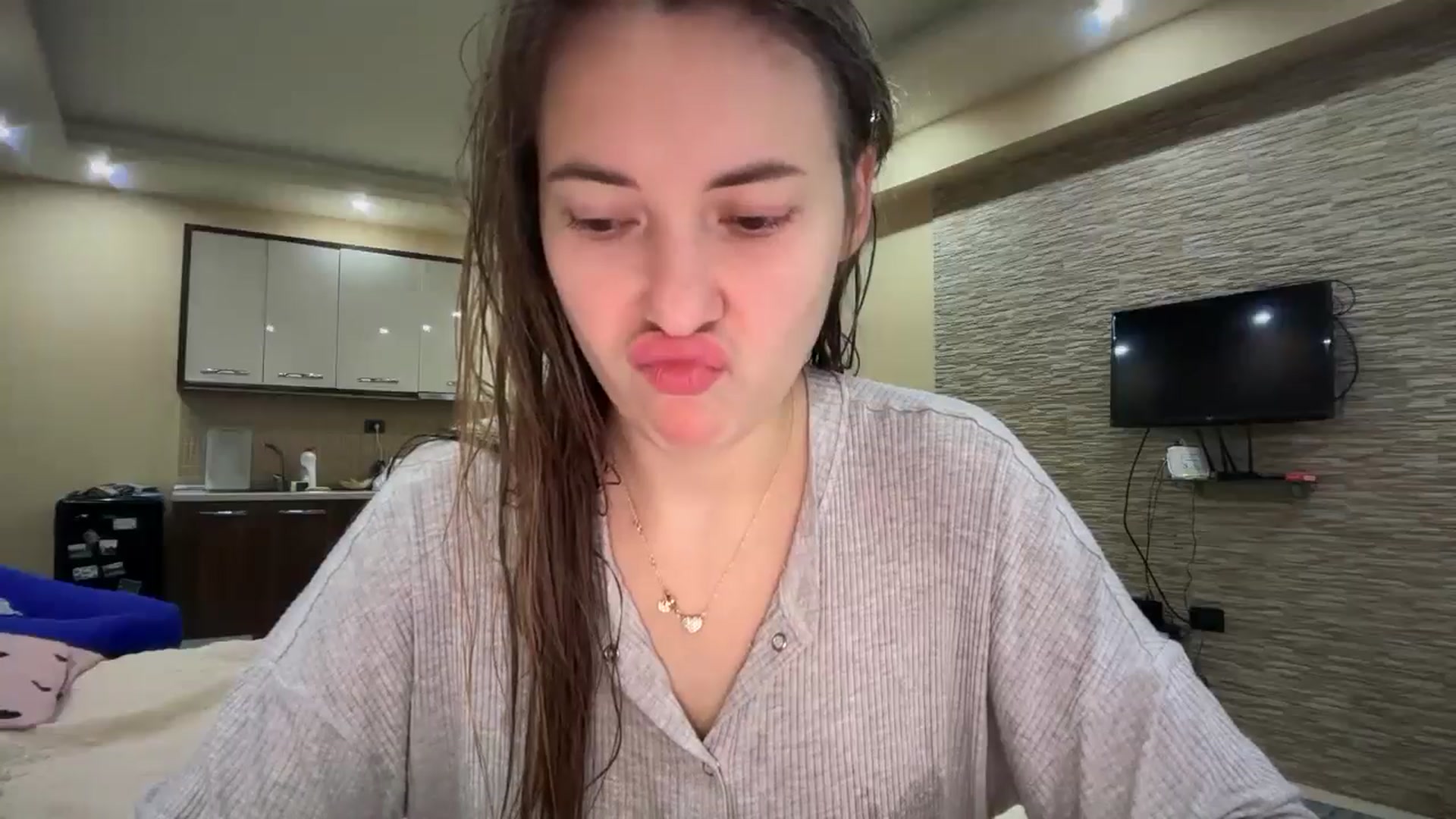Gallery image thumbnail from SkySunFlower's myfreecams stream on, 01/12/2025, 13:01 image 6 of 20