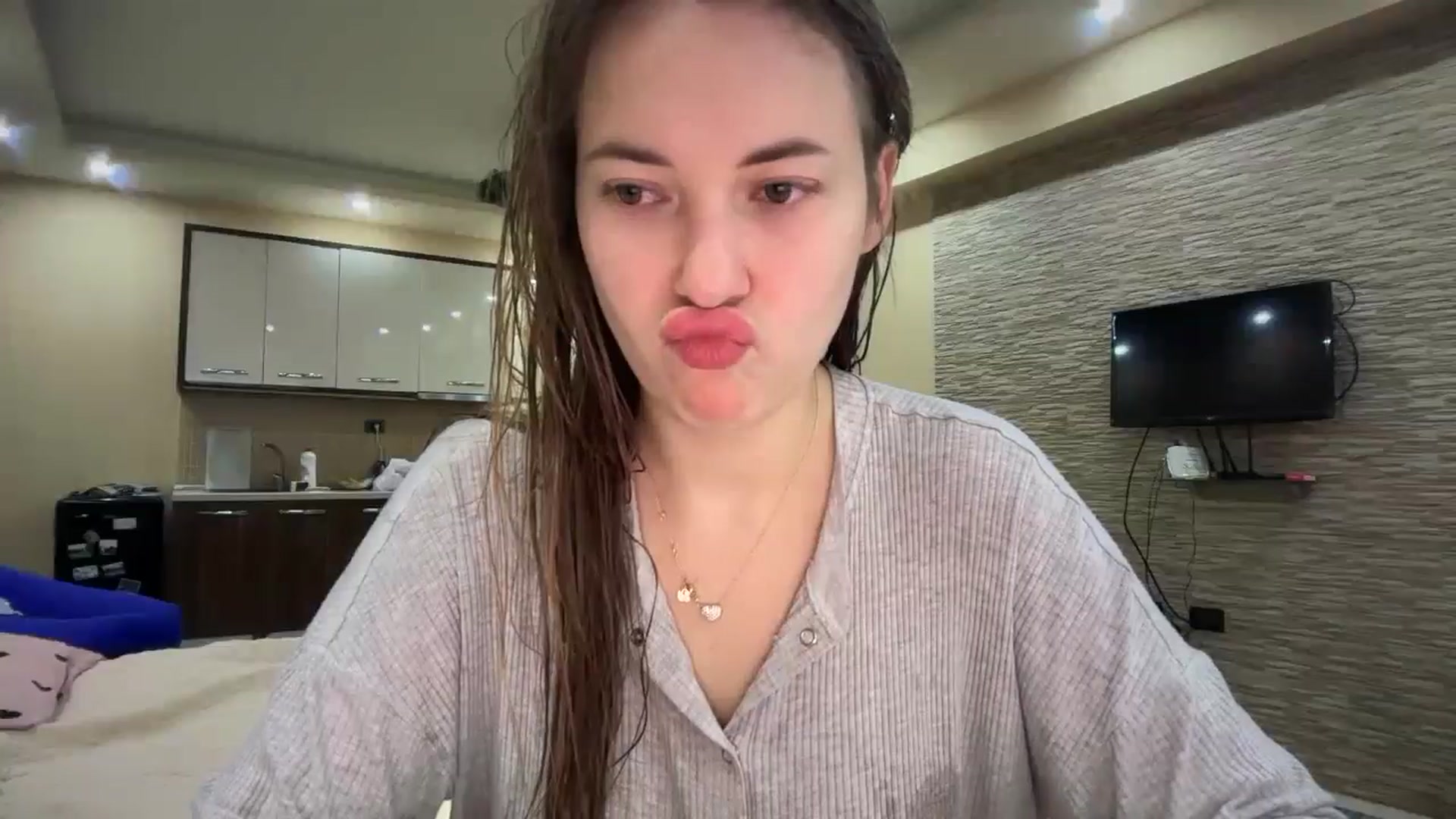 Gallery image thumbnail from SkySunFlower's myfreecams stream on, 01/12/2025, 13:01 image 2 of 20