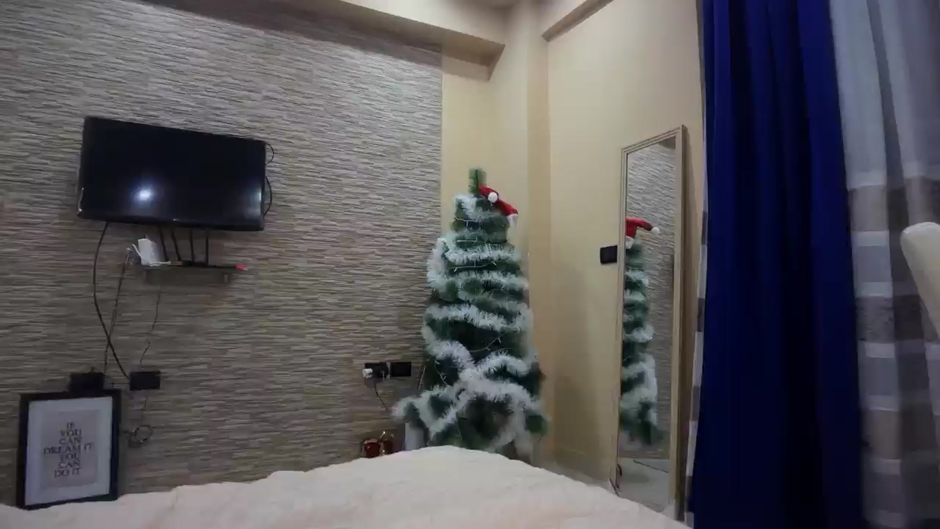 Gallery image thumbnail from SkySunFlower's myfreecams stream on, 01/12/2025, 17:17 image 15 of 20