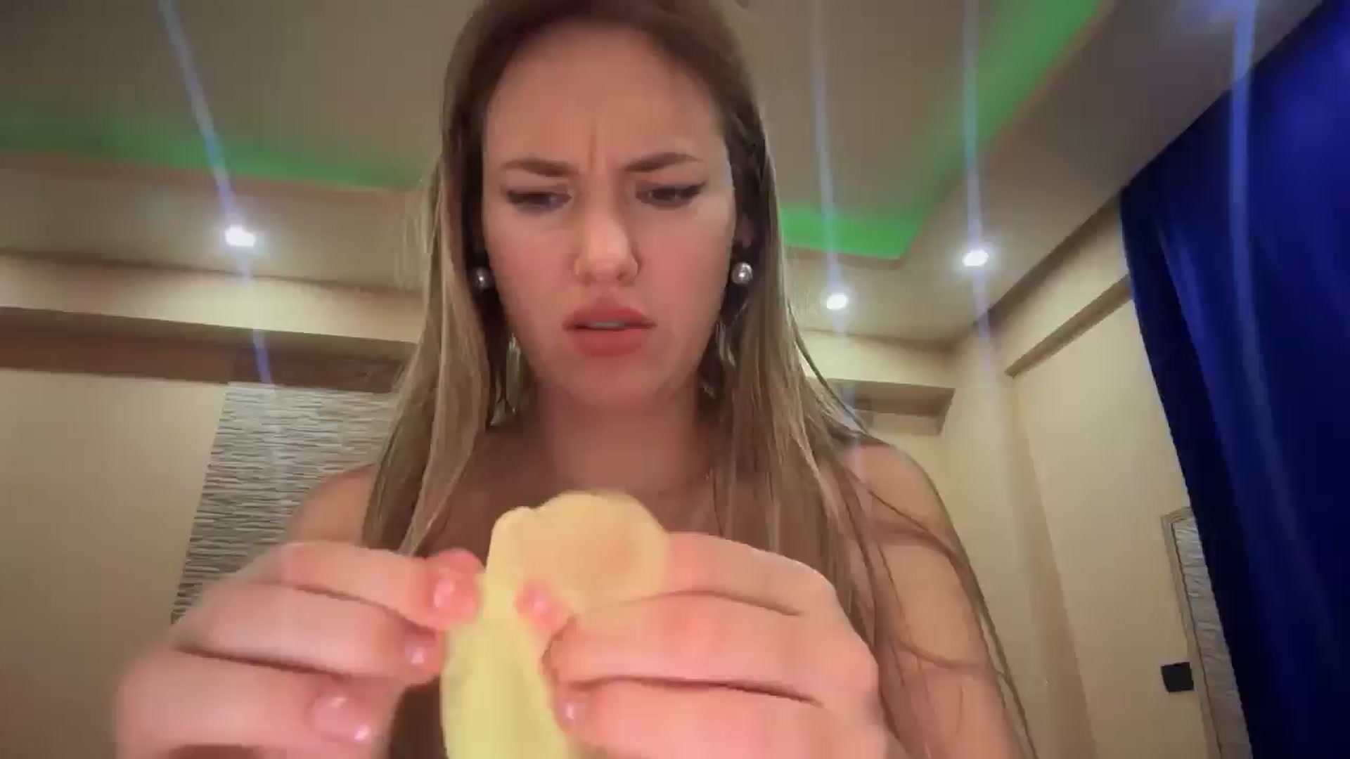 Gallery image thumbnail from SkySunFlower's myfreecams stream on, 01/14/2025, 21:40 image 13 of 20