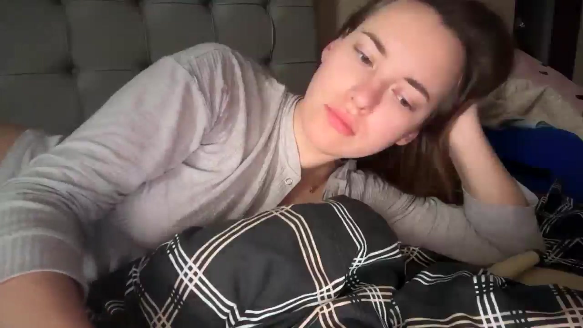 Gallery image thumbnail from SkySunFlower's myfreecams stream on, 01/18/2025, 11:18 image 14 of 20