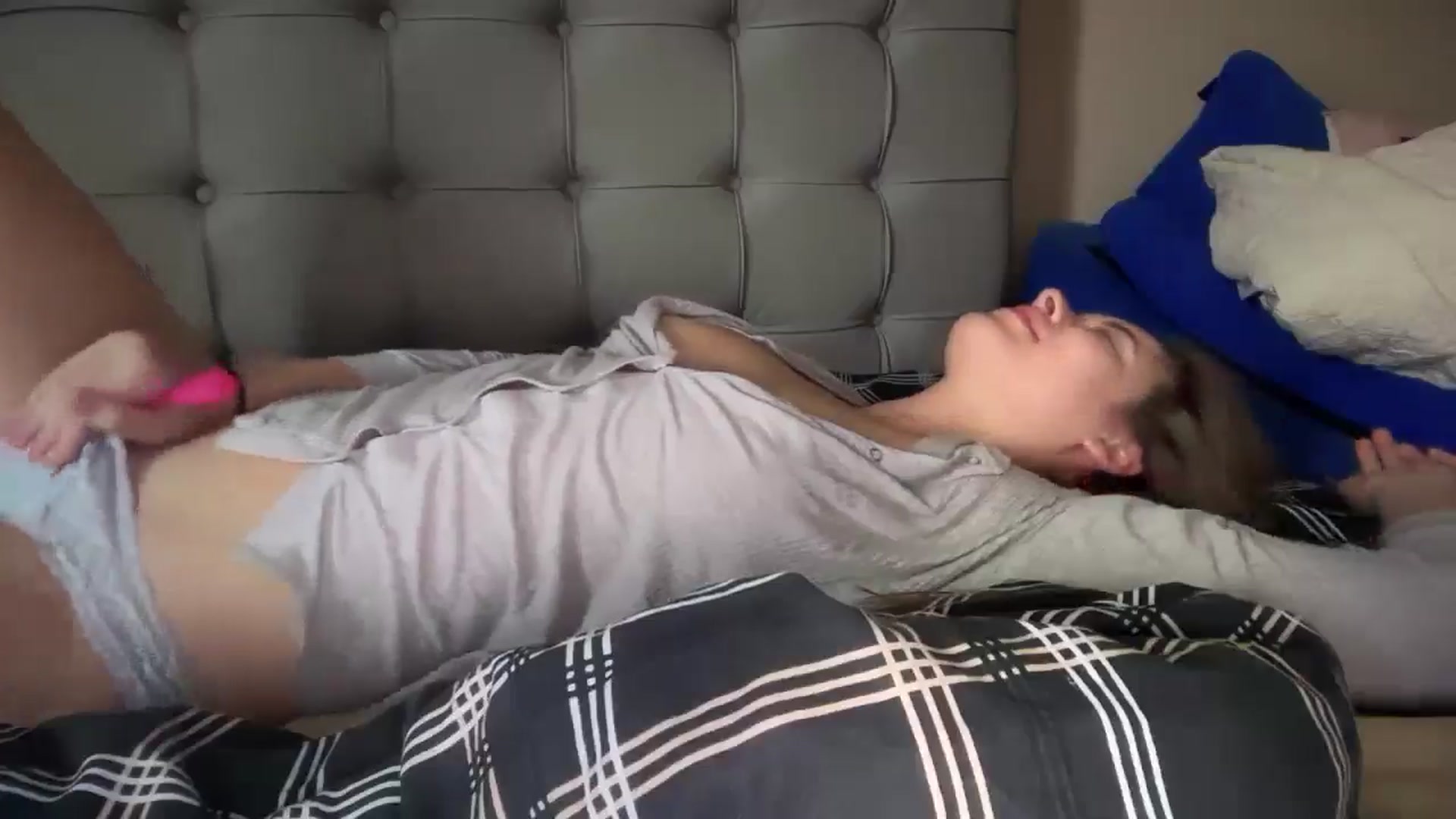 Gallery image thumbnail from SkySunFlower's myfreecams stream on, 01/18/2025, 11:18 image 20 of 20