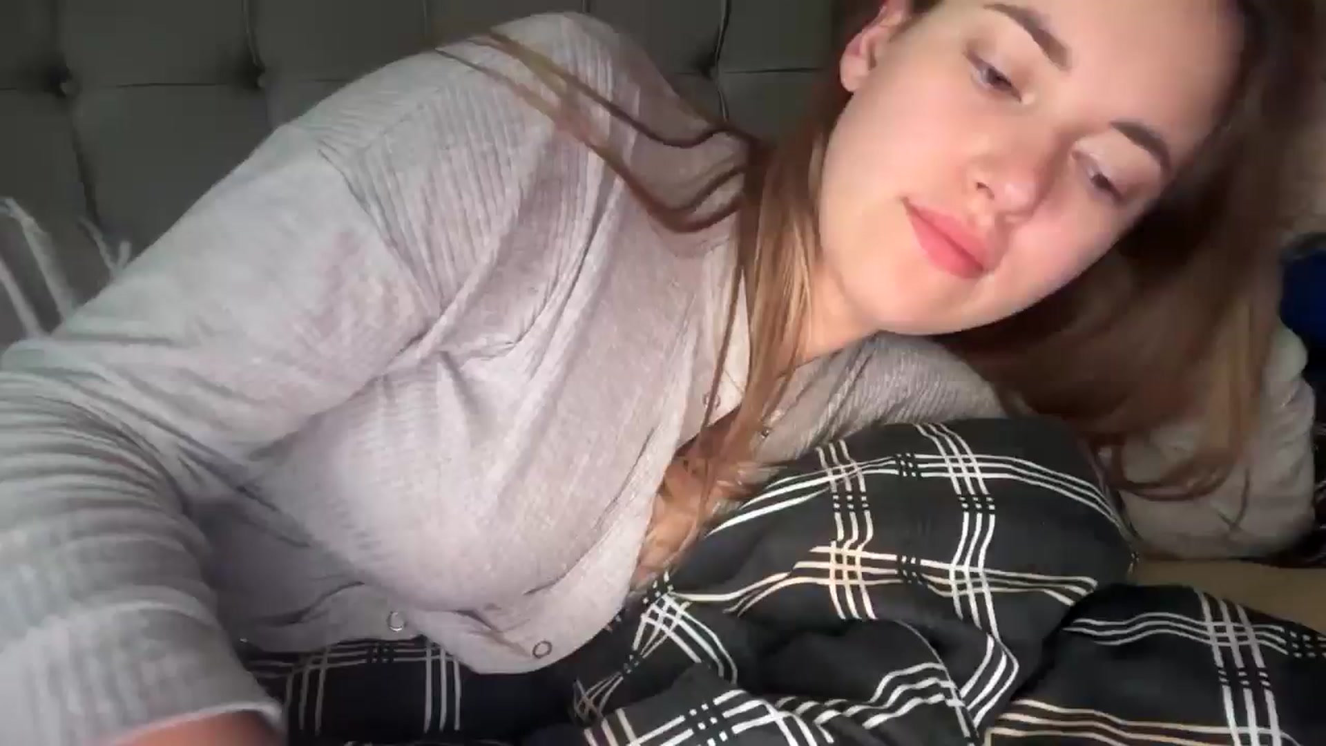 Gallery image thumbnail from SkySunFlower's myfreecams stream on, 01/18/2025, 11:43 image 1 of 20