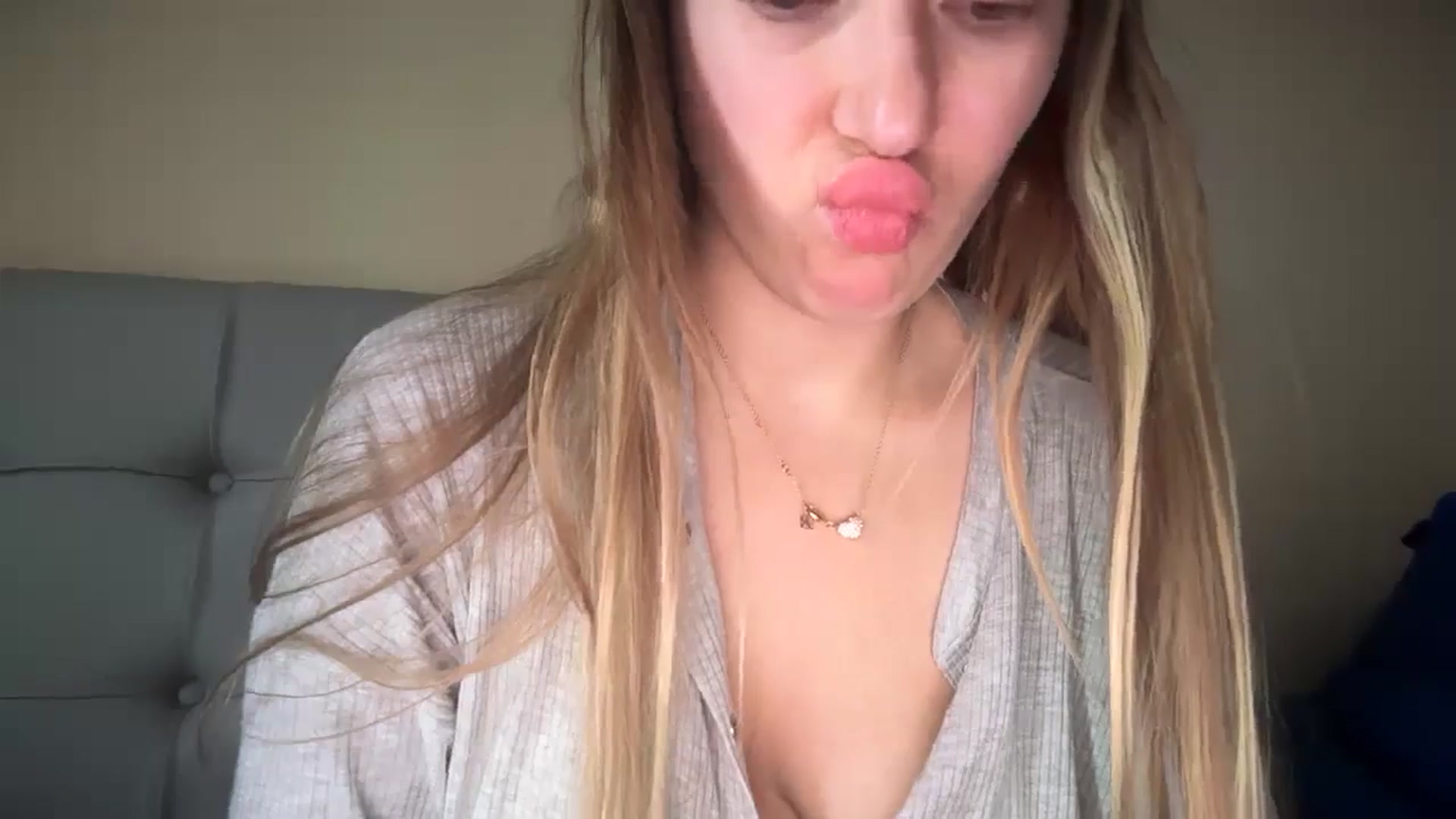 Gallery image thumbnail from SkySunFlower's myfreecams stream on, 01/18/2025, 11:43 image 20 of 20