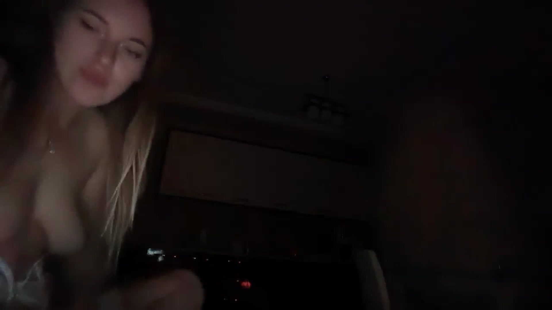 Gallery image thumbnail from SkySunFlower's myfreecams stream on, 01/21/2025, 03:12 image 11 of 20
