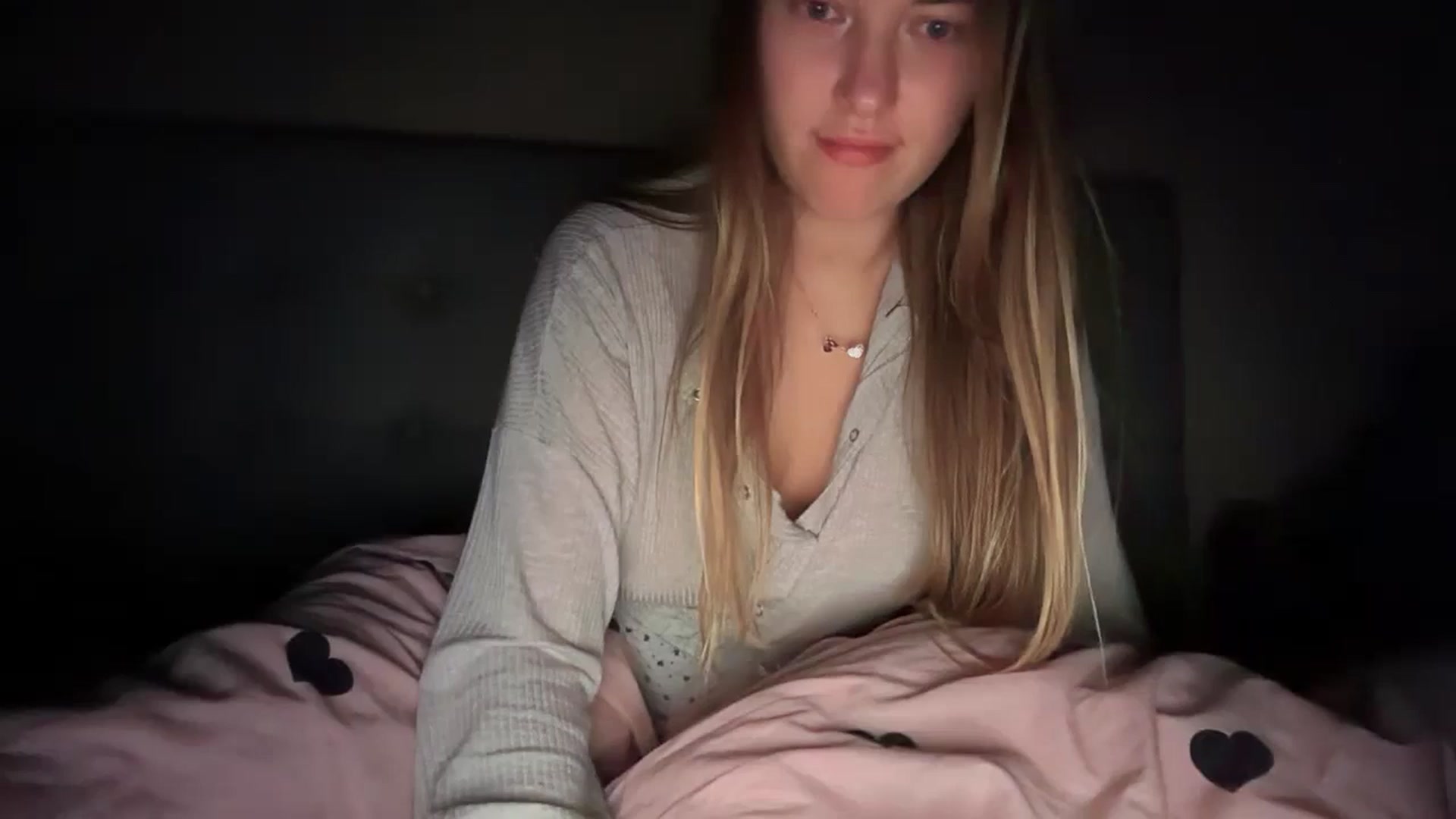 Gallery image thumbnail from SkySunFlower's myfreecams stream on, 01/21/2025, 03:54 image 7 of 20