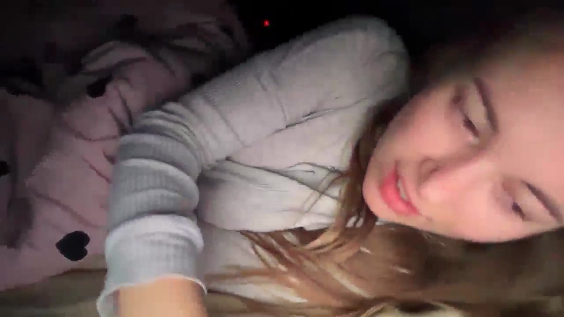 Gallery image thumbnail from SkySunFlower's myfreecams stream on, 01/21/2025, 03:54 image 10 of 20