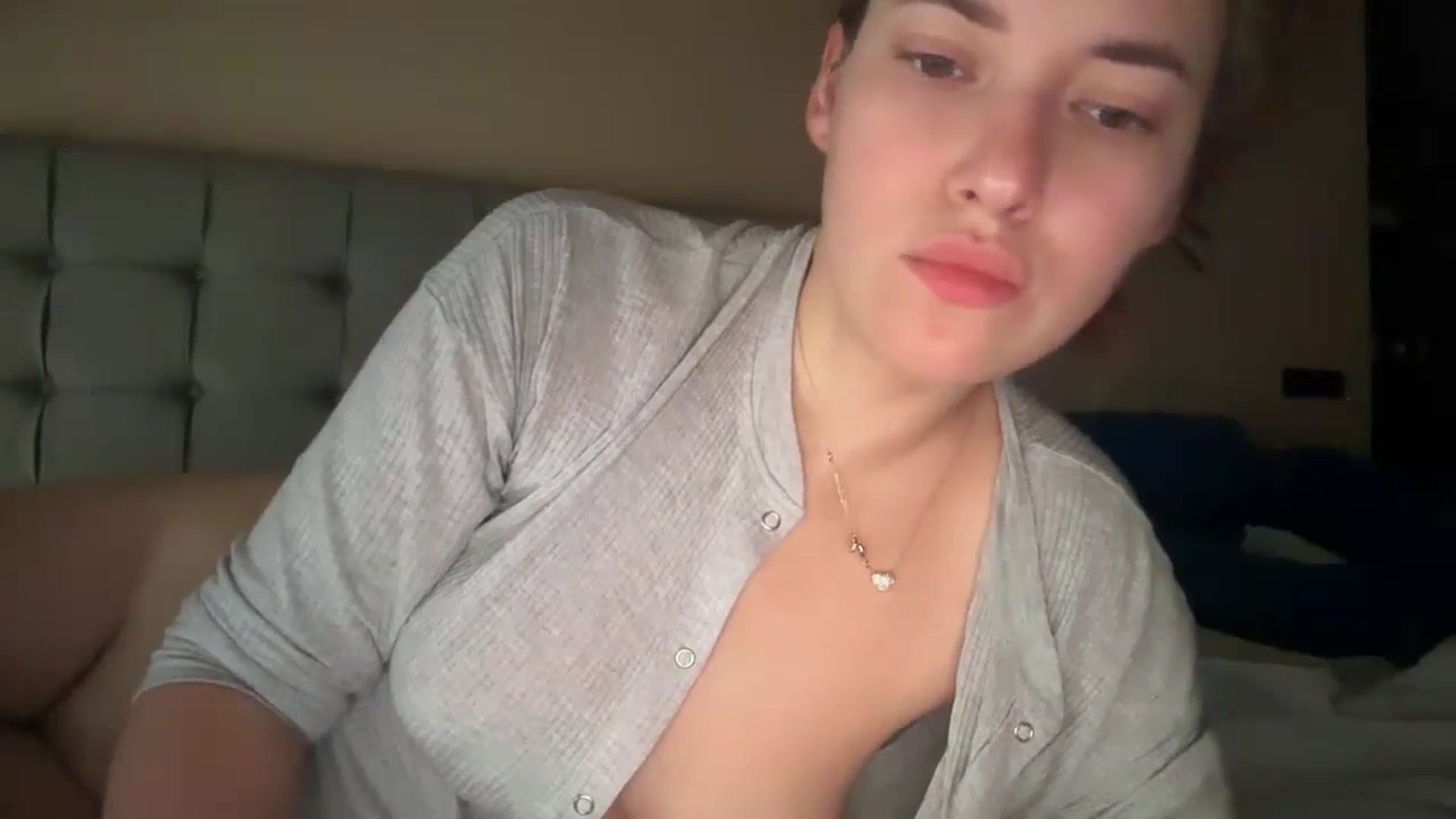 Gallery image thumbnail from SkySunFlower's myfreecams stream on, 01/26/2025, 07:07 image 6 of 20