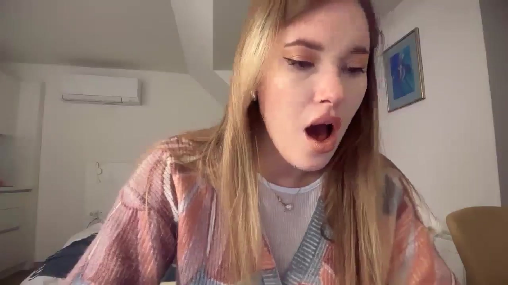 Gallery image thumbnail from SkySunFlower's myfreecams stream on, 02/01/2025, 17:49 image 2 of 20