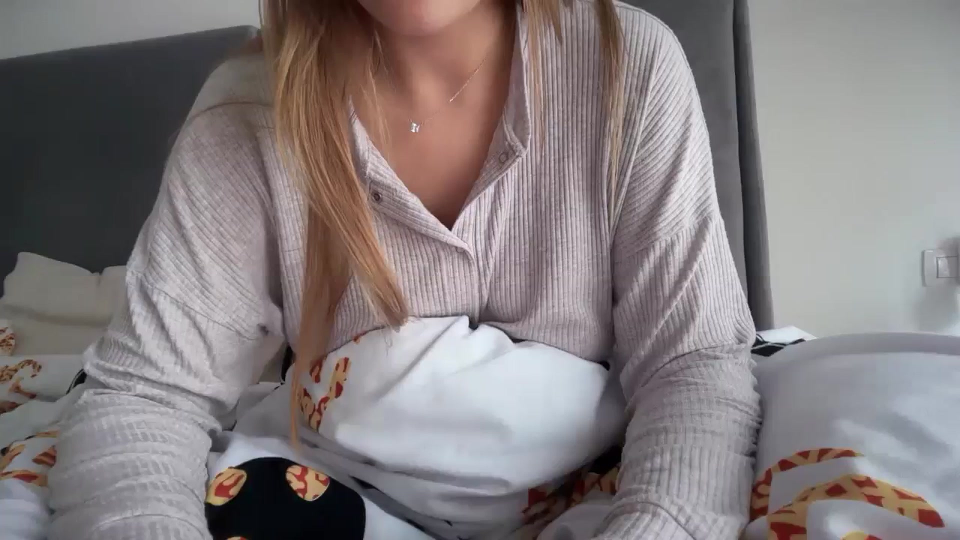 Gallery image thumbnail from SkySunFlower's myfreecams stream on, 03/02/2025, 09:21 image 3 of 20