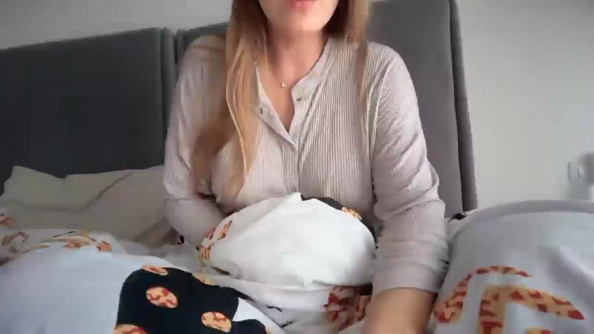 Gallery image thumbnail from SkySunFlower's myfreecams stream on, 03/02/2025, 09:21 image 2 of 20