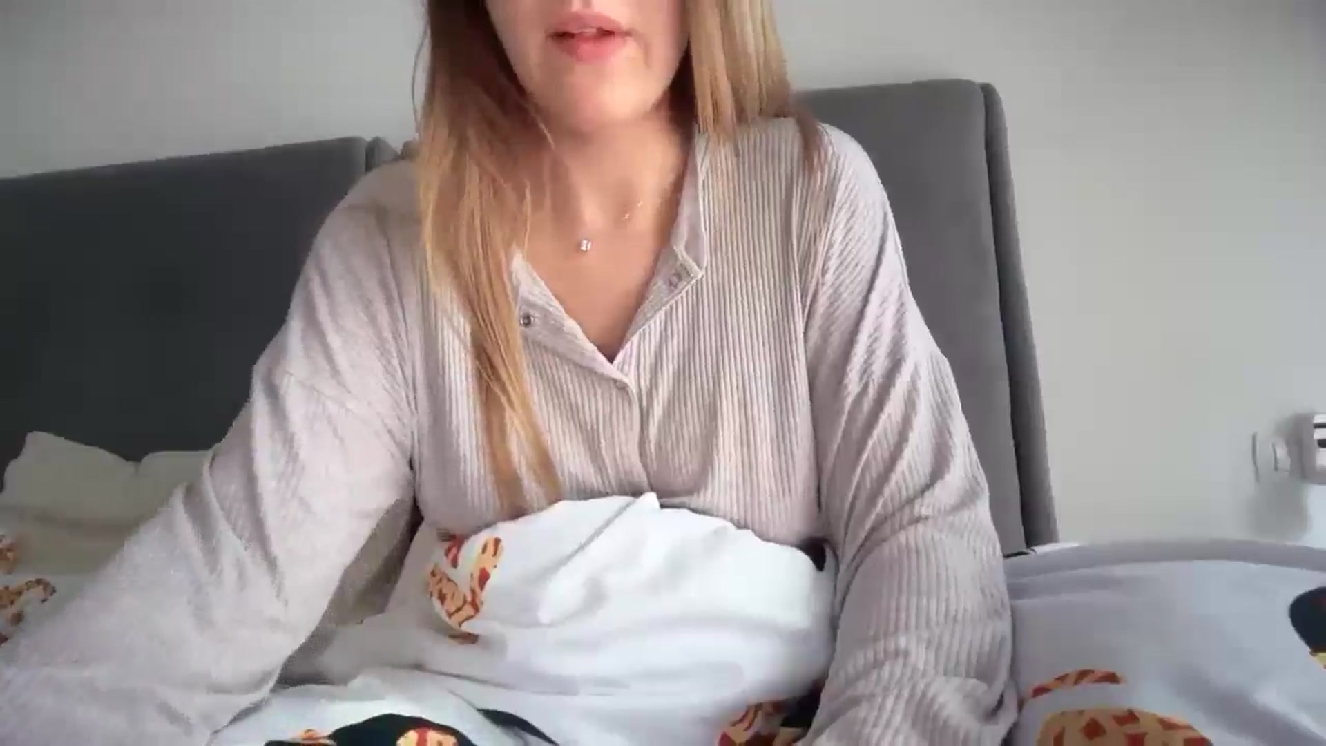 Gallery image thumbnail from SkySunFlower's myfreecams stream on, 03/02/2025, 09:21 image 4 of 20