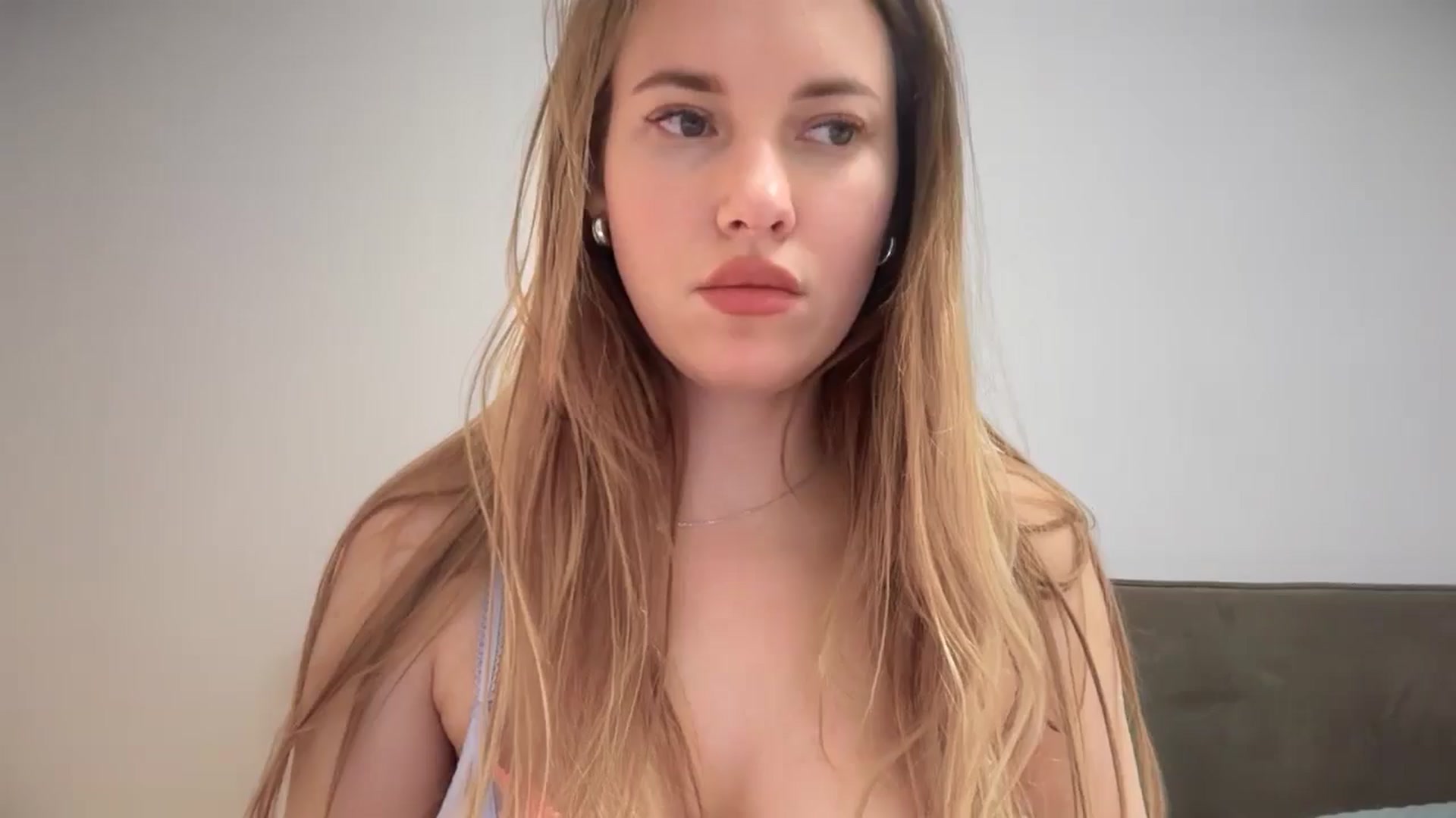 Gallery image thumbnail from SkySunFlower's myfreecams stream on, 03/10/2025, 24:05 image 1 of 20