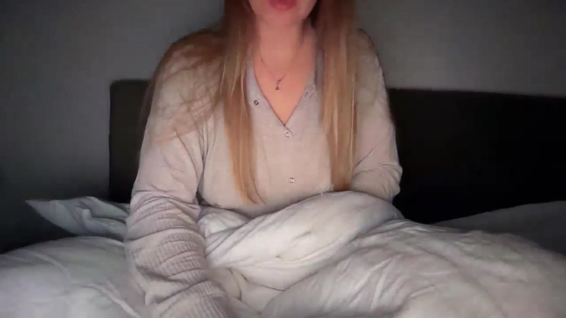 Gallery image thumbnail from SkySunFlower's myfreecams stream on, 03/11/2025, 06:02 image 9 of 20