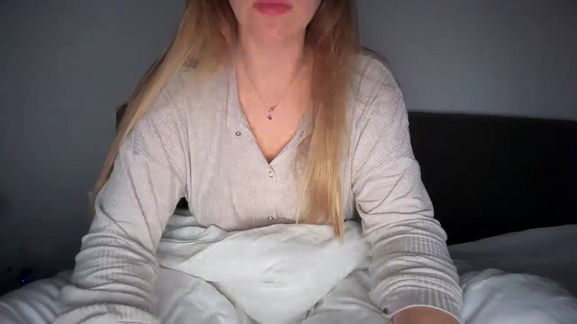 Gallery image thumbnail from SkySunFlower's myfreecams stream on, 03/11/2025, 06:02 image 17 of 20
