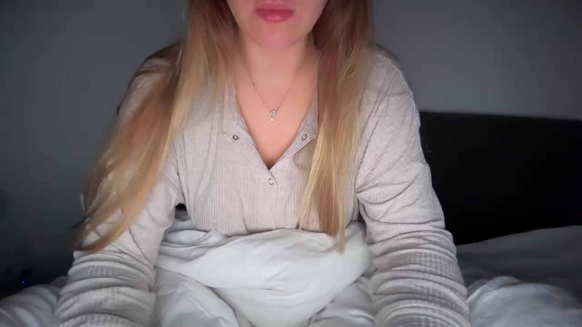 Gallery image thumbnail from SkySunFlower's myfreecams stream on, 03/11/2025, 06:02 image 19 of 20
