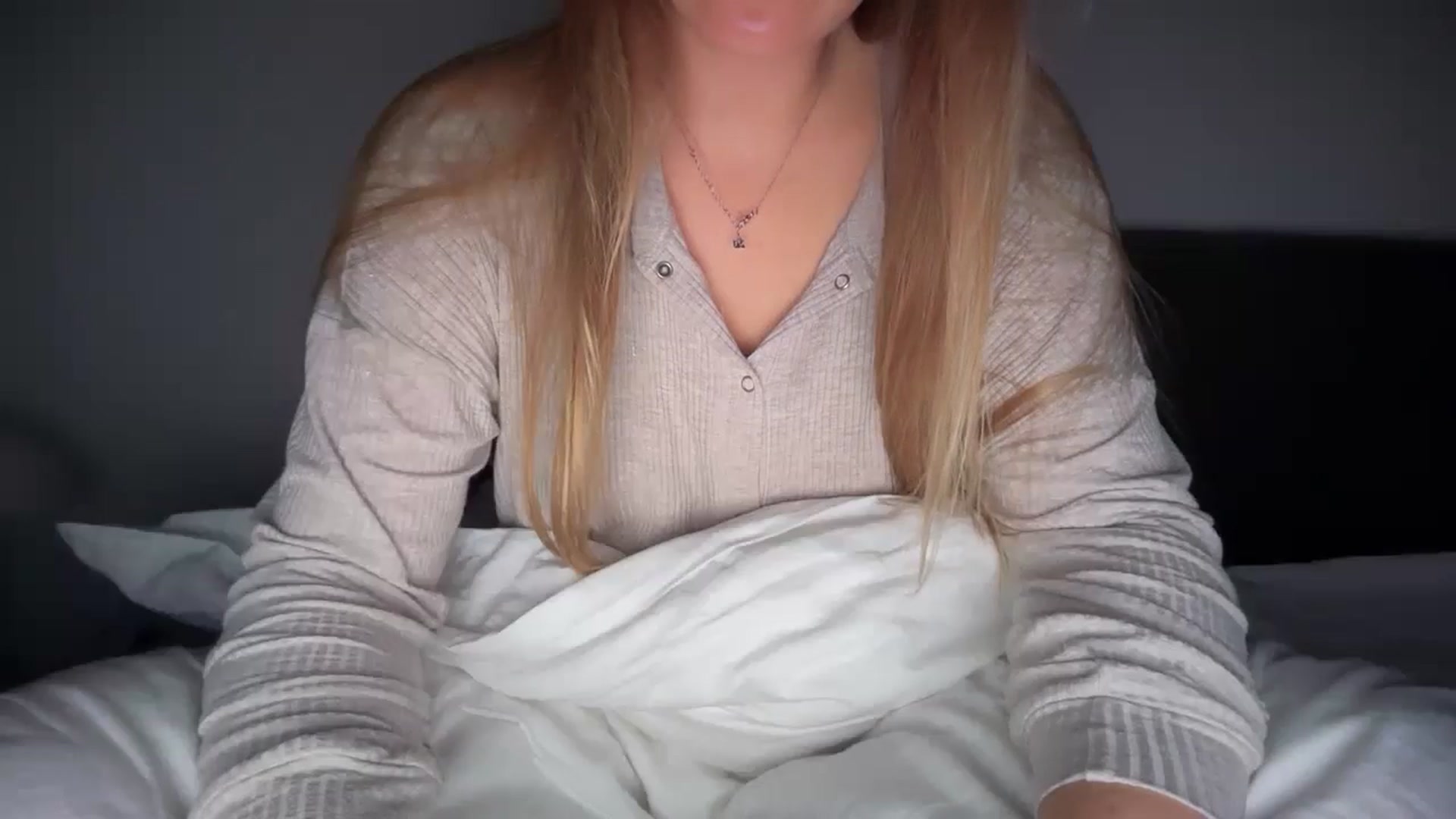 Gallery image thumbnail from SkySunFlower's myfreecams stream on, 03/11/2025, 06:02 image 6 of 20