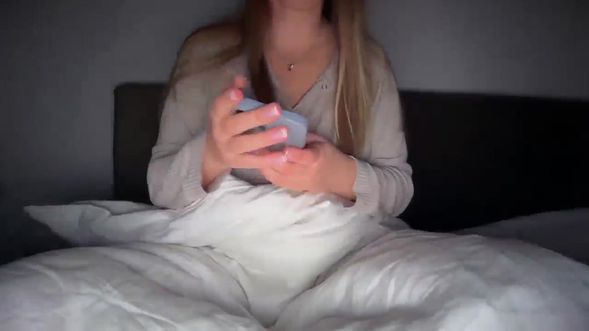Gallery image thumbnail from SkySunFlower's myfreecams stream on, 03/11/2025, 06:02 image 7 of 20