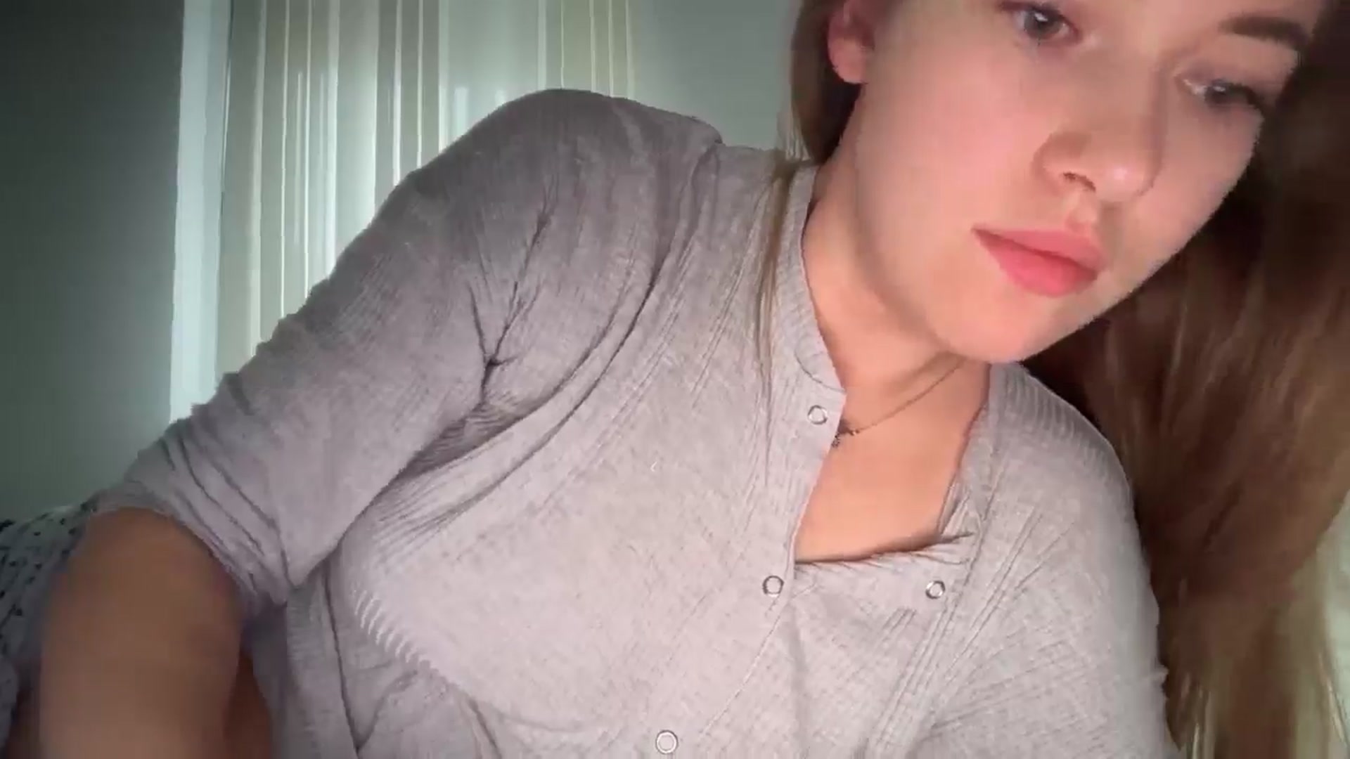 Gallery image thumbnail from SkySunFlower's myfreecams stream on, 03/11/2025, 15:01 image 3 of 20