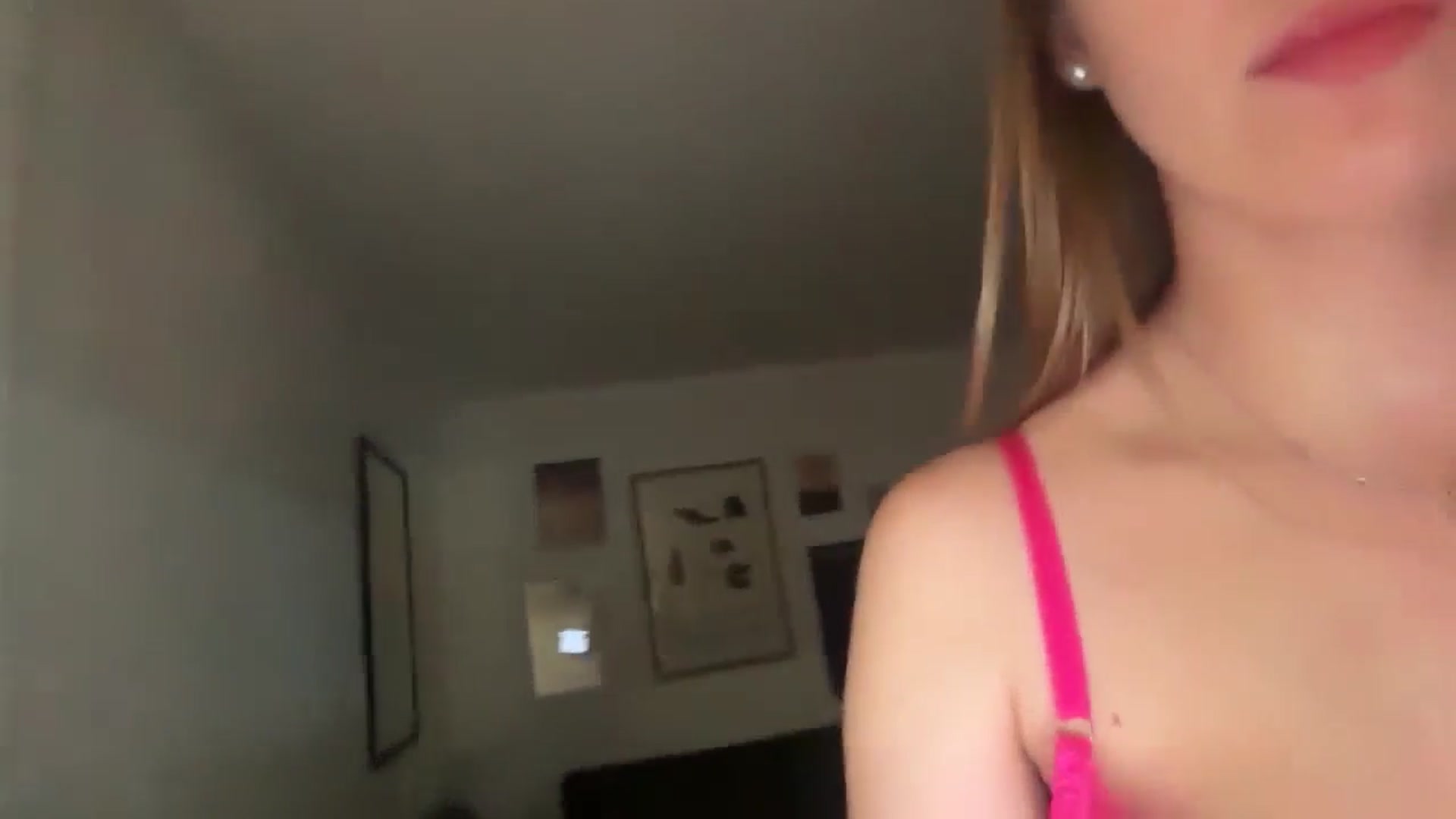 Gallery image thumbnail from SkySunFlower's myfreecams stream on, 03/14/2025, 22:08 image 13 of 20