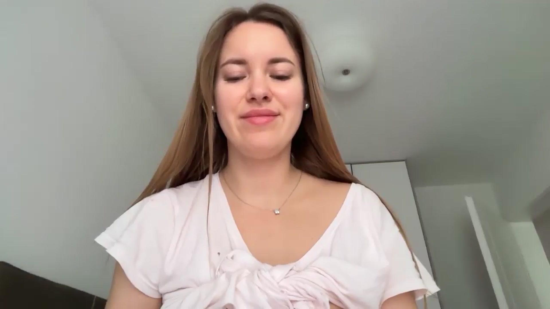 Gallery image thumbnail from SkySunFlower's myfreecams stream on, 03/15/2025, 13:40 image 10 of 20