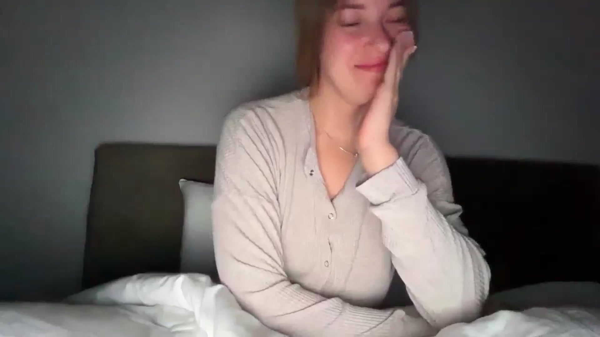 Gallery image thumbnail from SkySunFlower's myfreecams stream on, 03/17/2025, 05:34 image 7 of 20