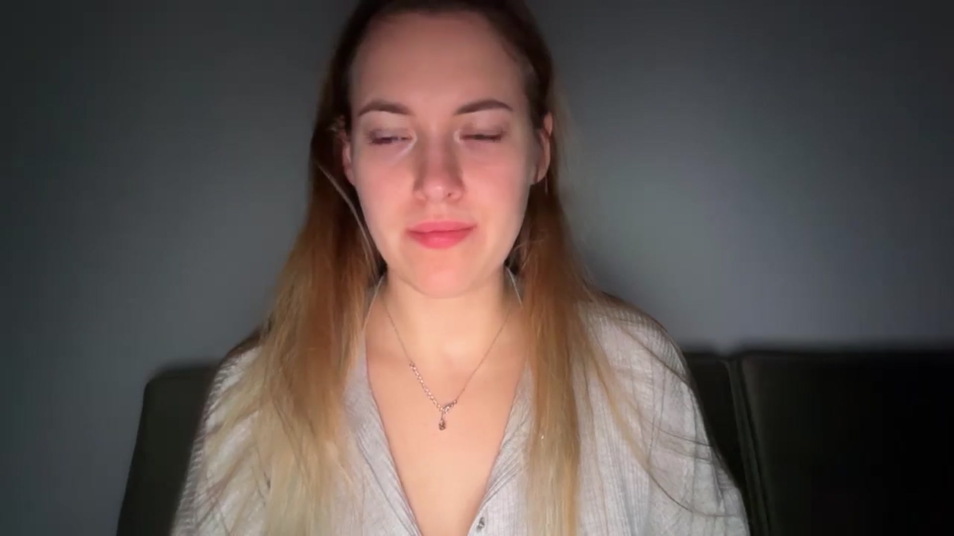 Gallery image thumbnail from SkySunFlower's myfreecams stream on, 03/18/2025, 07:28 image 3 of 20
