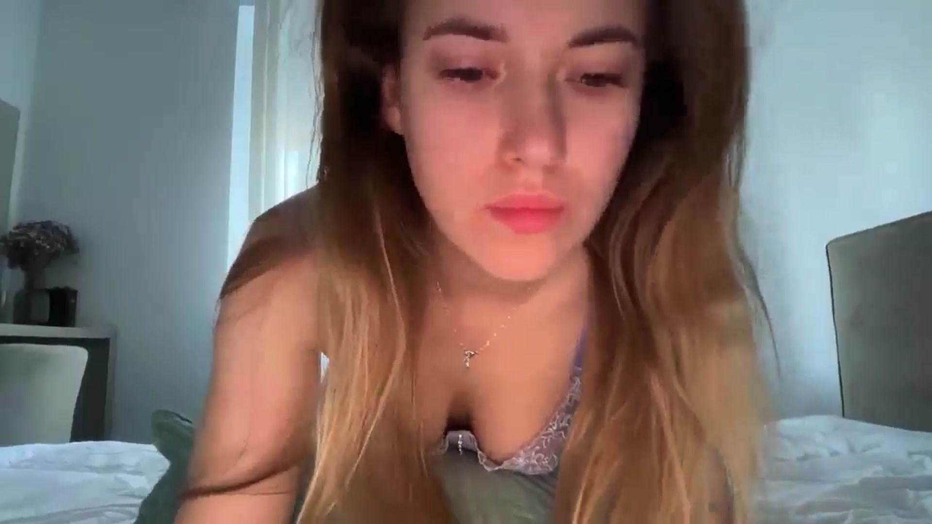 Gallery image thumbnail from SkySunFlower's myfreecams stream on, 03/18/2025, 16:27 image 2 of 20