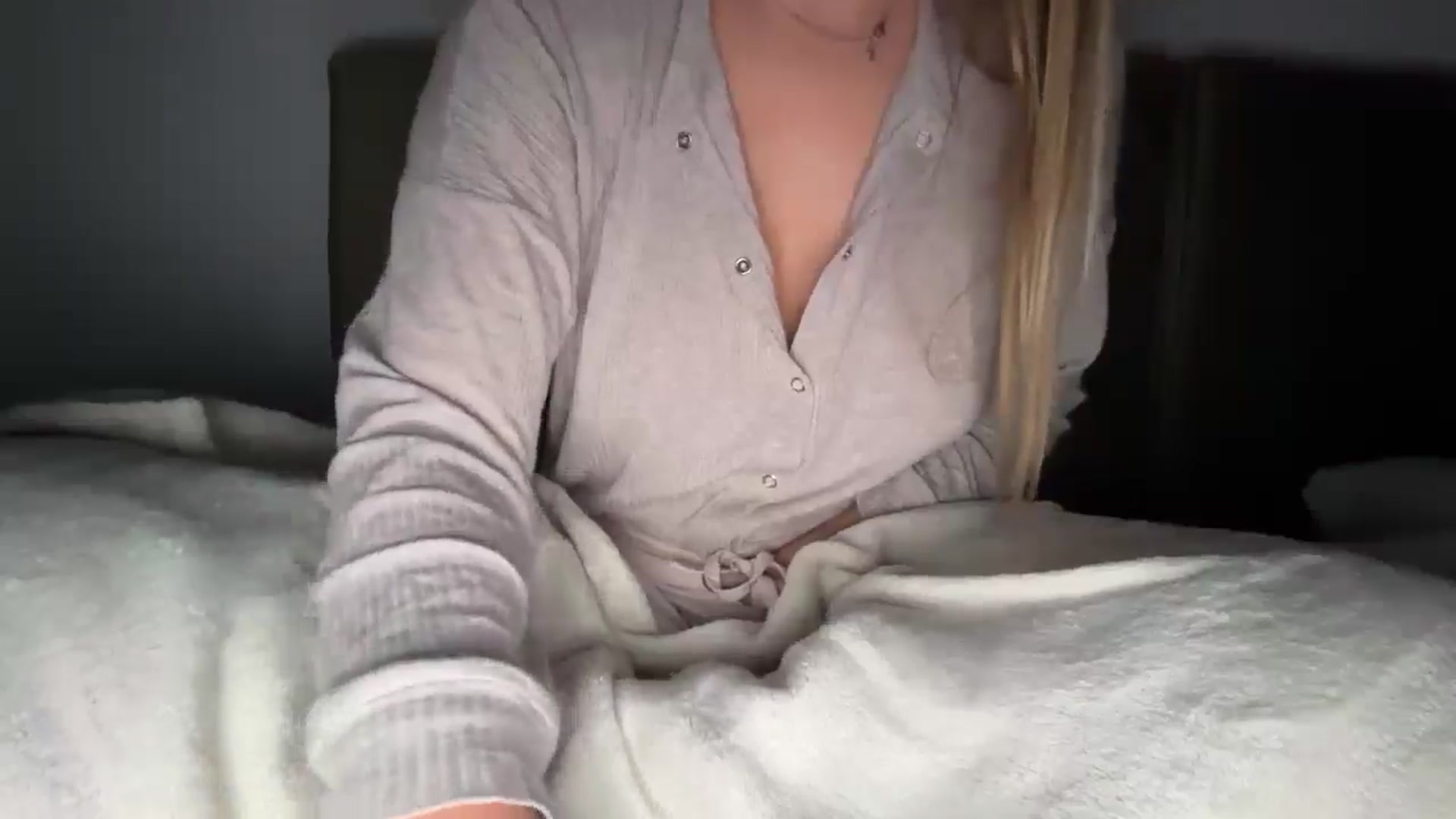 Gallery image thumbnail from SkySunFlower's myfreecams stream on, 03/19/2025, 09:47 image 16 of 20