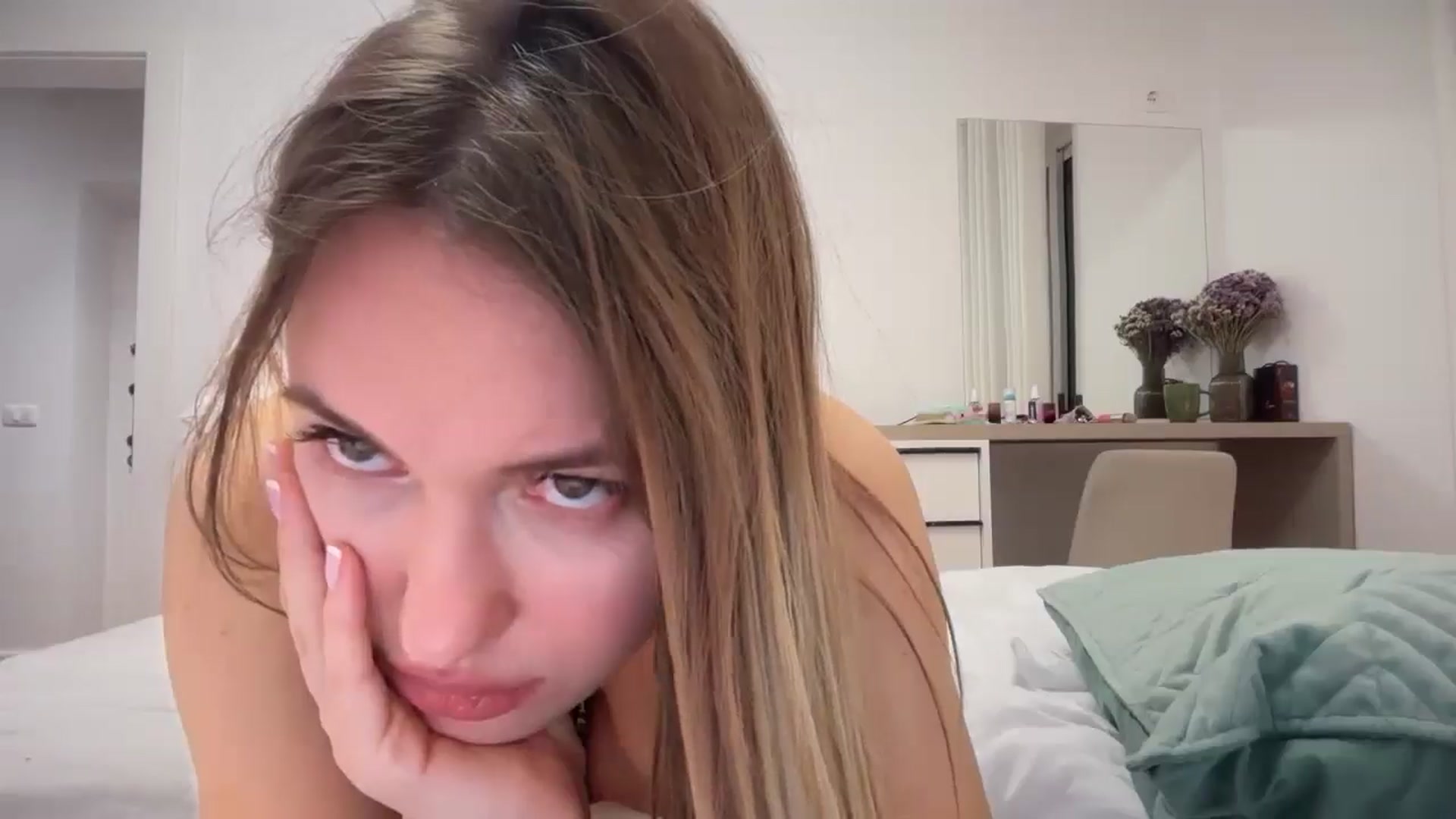 Gallery image thumbnail from SkySunFlower's myfreecams stream on, 03/20/2025, 23:26 image 8 of 20