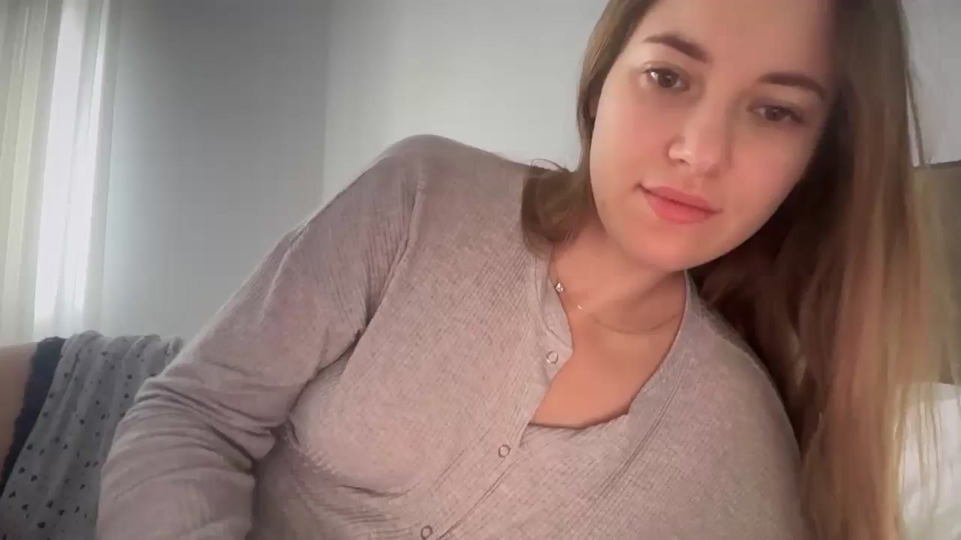 Gallery image thumbnail from SkySunFlower's myfreecams stream on, 03/22/2025, 15:25 image 5 of 20