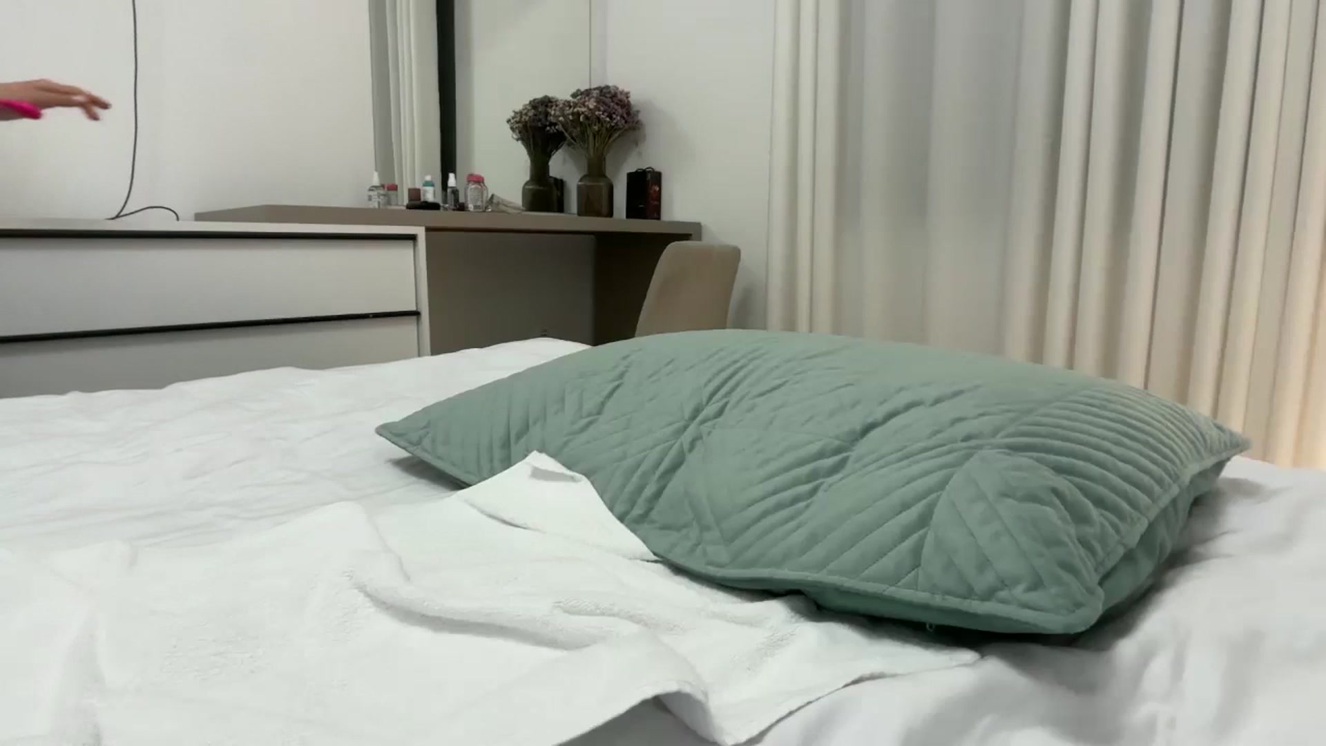 Gallery image thumbnail from SkySunFlower's myfreecams stream on, 03/23/2025, 23:15 image 10 of 20