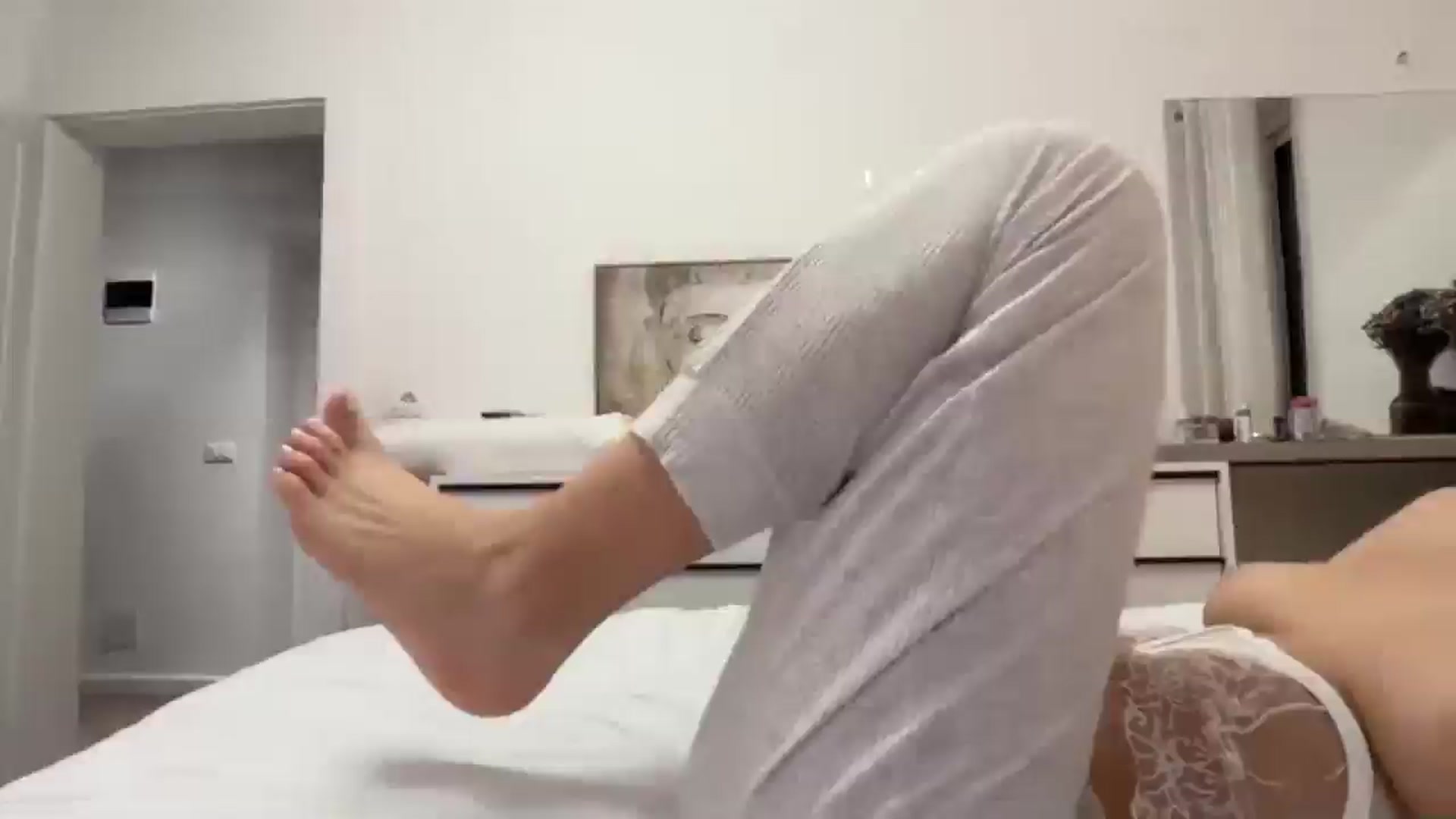 Gallery image thumbnail from SkySunFlower's myfreecams stream on, 03/24/2025, 01:48 image 1 of 20