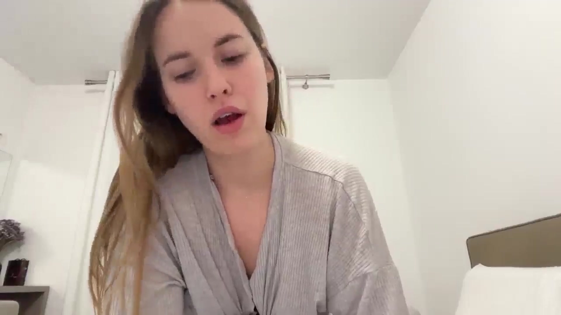 Gallery image thumbnail from SkySunFlower's myfreecams stream on, 03/25/2025, 04:30 image 13 of 20