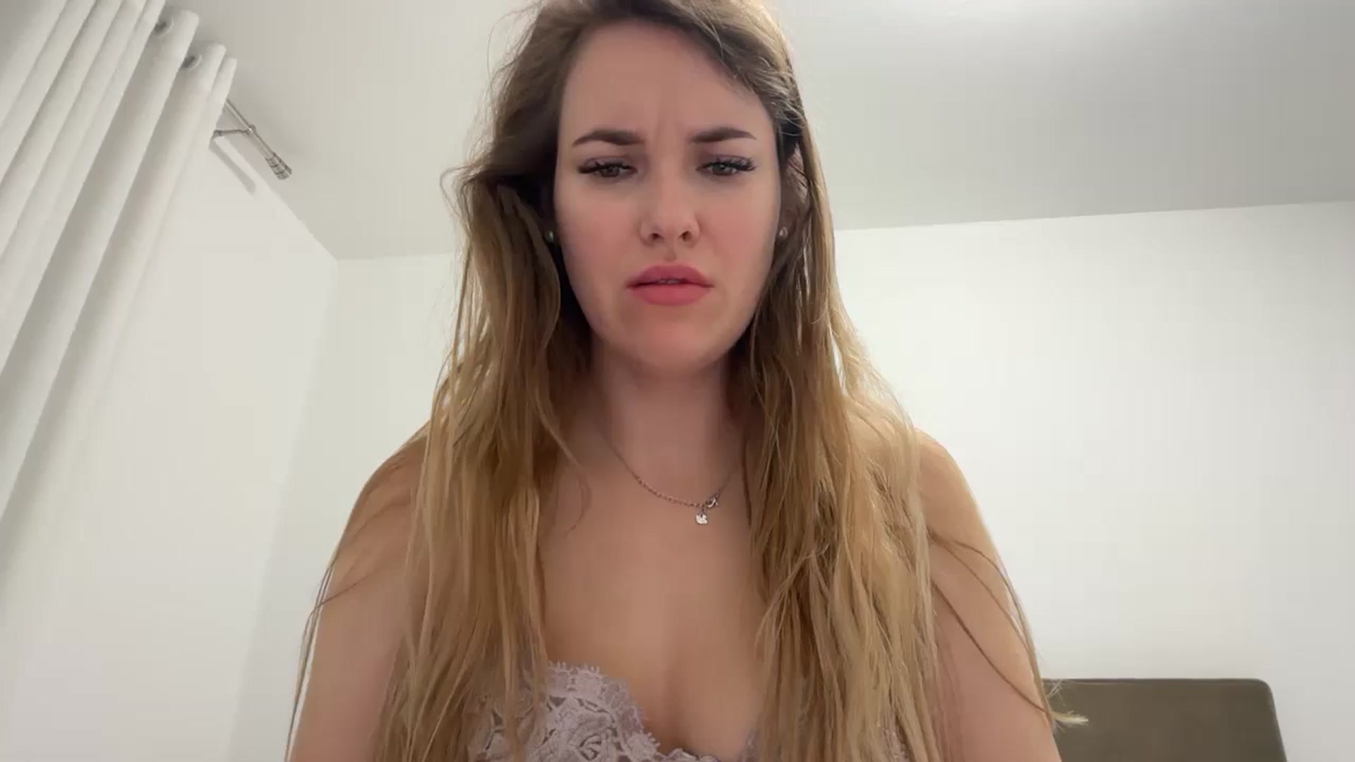 Gallery image thumbnail from SkySunFlower's myfreecams stream on, 03/29/2025, 04:18 image 15 of 20