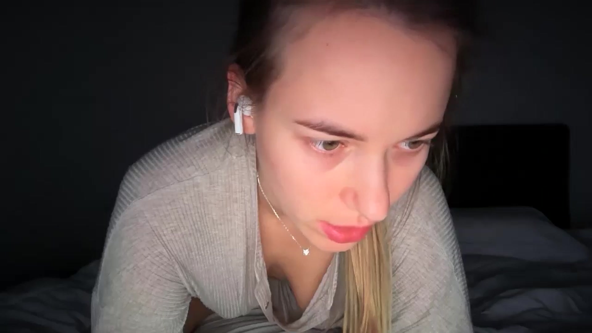 Gallery image thumbnail from SkySunFlower's myfreecams stream on, 05/29/2025, 06:58 image 5 of 20