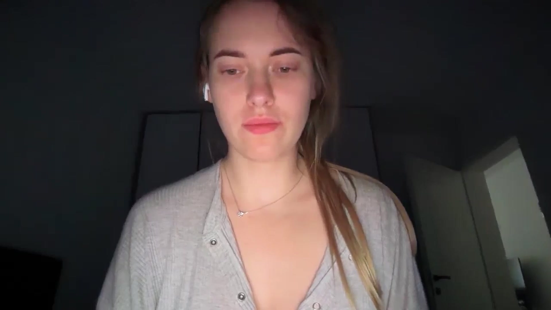 Gallery image thumbnail from SkySunFlower's myfreecams stream on, 05/29/2025, 08:33 image 20 of 20
