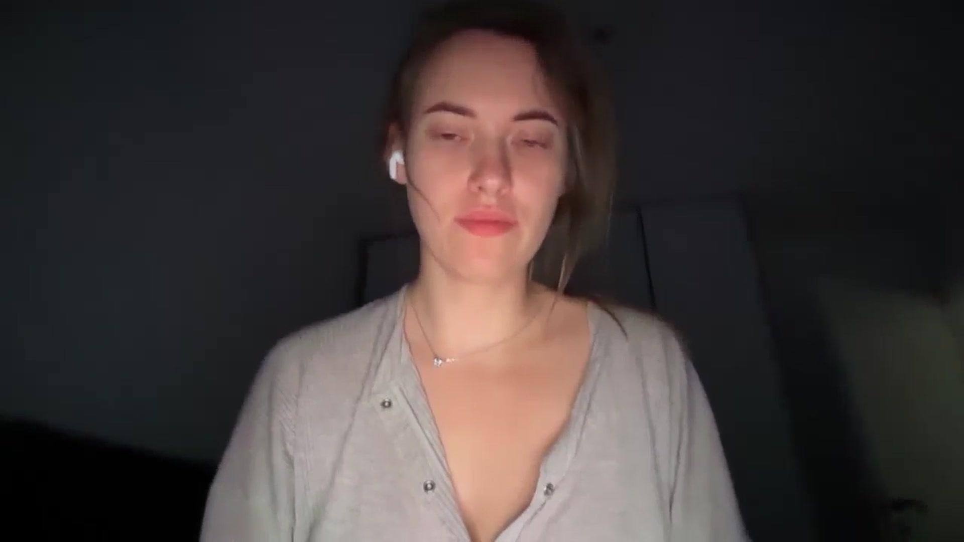 Gallery image thumbnail from SkySunFlower's myfreecams stream on, 05/29/2025, 08:33 image 18 of 20