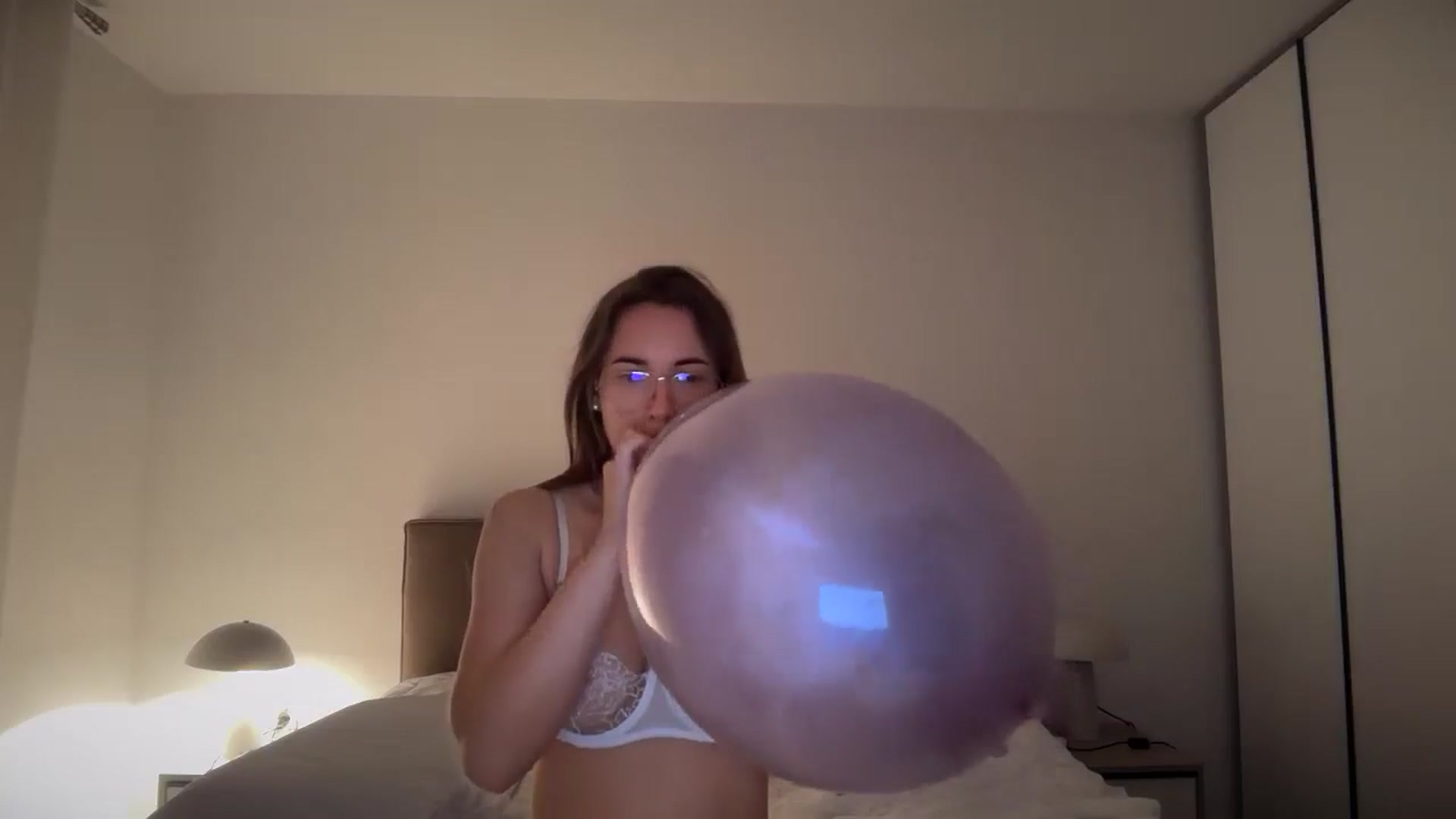 Gallery image thumbnail from SkySunFlower's myfreecams stream on, 05/29/2025, 23:20 image 17 of 20