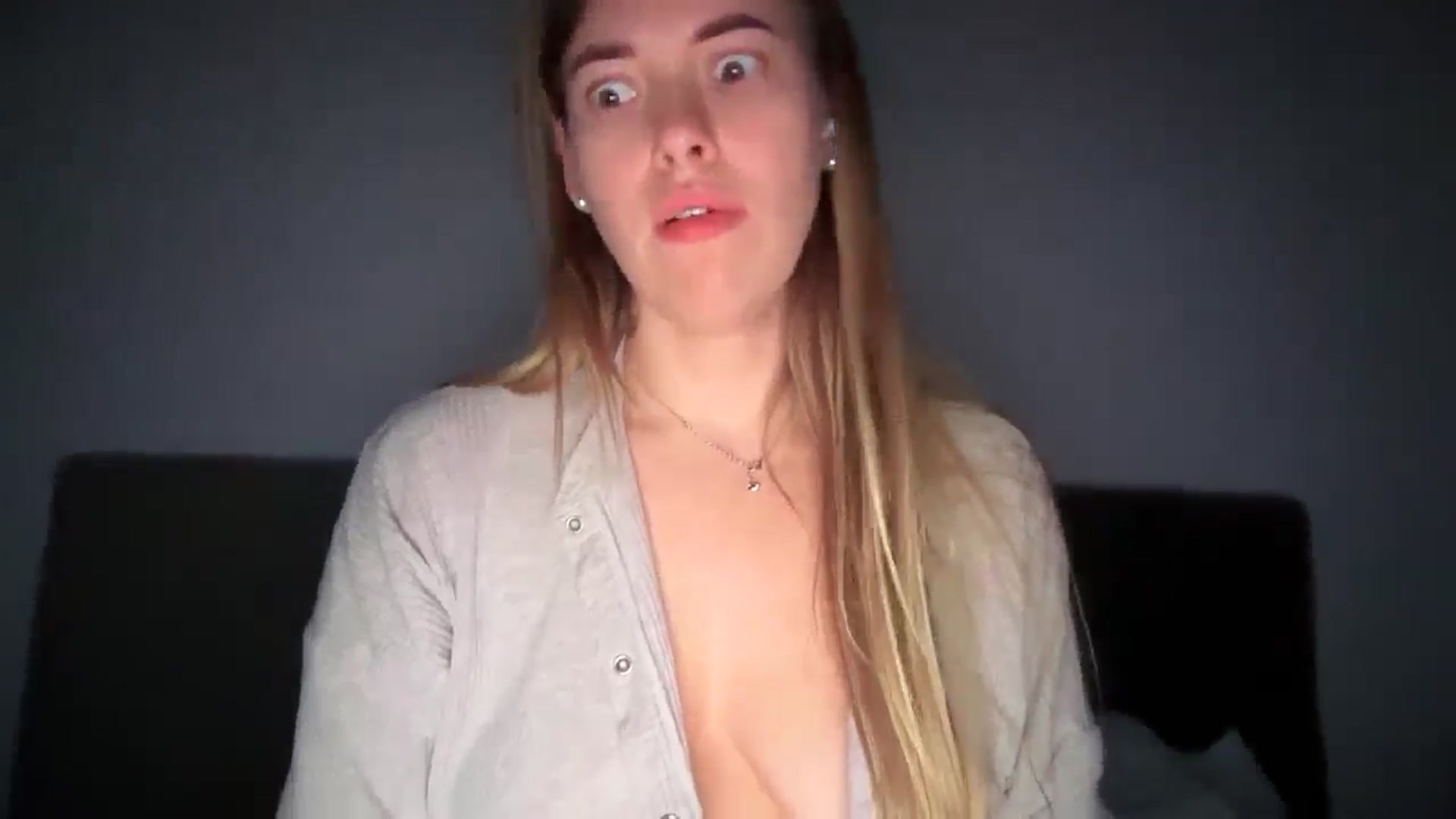 Gallery image thumbnail from SkySunFlower's myfreecams stream on, 05/31/2025, 09:19 image 4 of 20